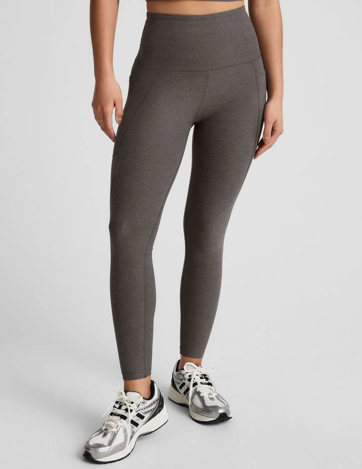 Beyond Yoga Spacedye Out Of Pocket High Waisted Midi leggings ljusgrå med fickor