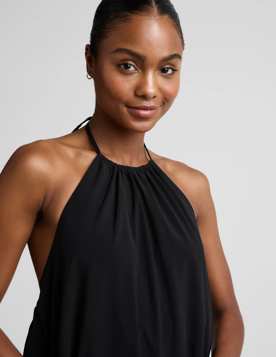 Beyond Yoga Go With The Flow halter maxiklänning True Black öppen rygg