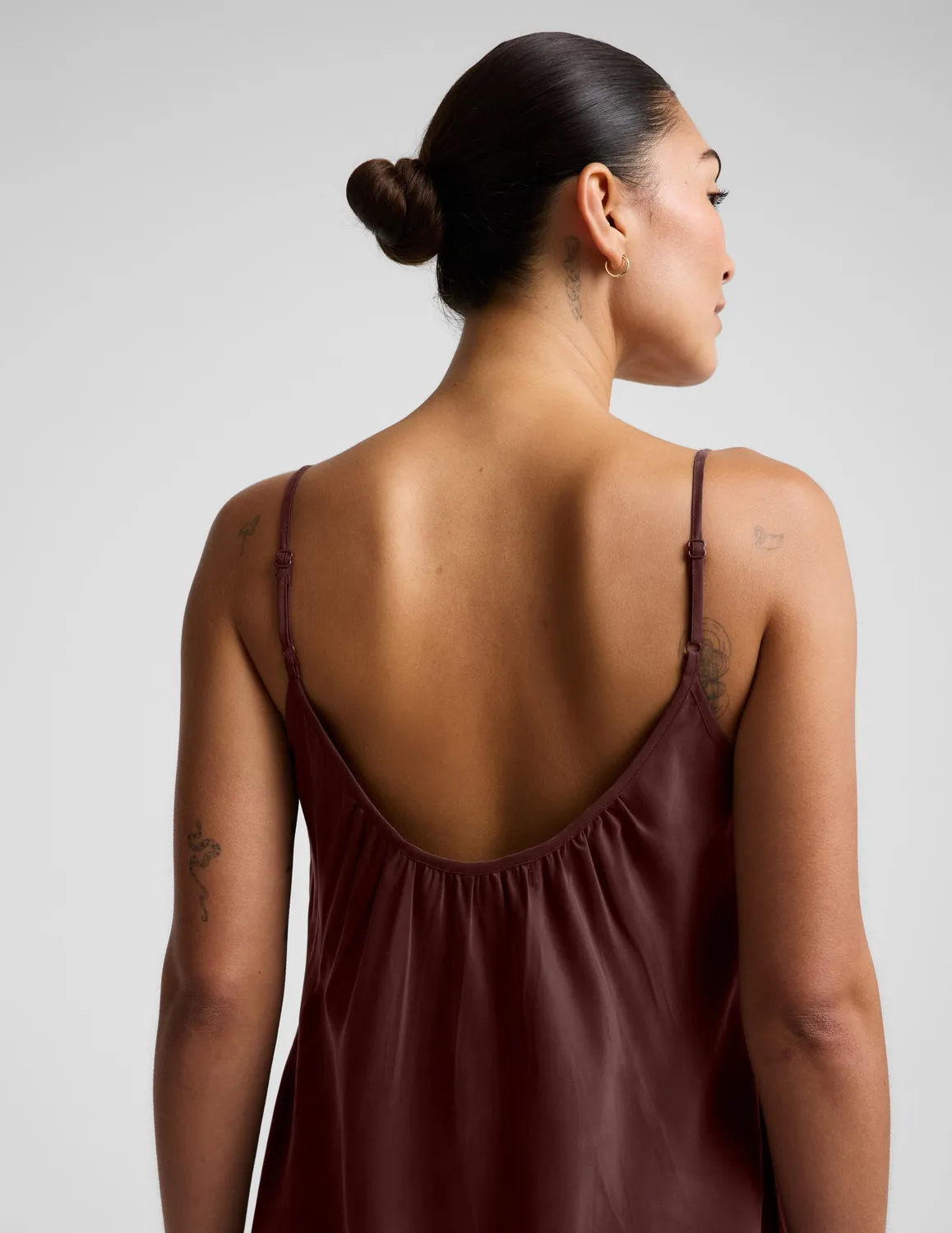 Beyond Yoga Sunkissed Cupro miniklänning Iced Mocha