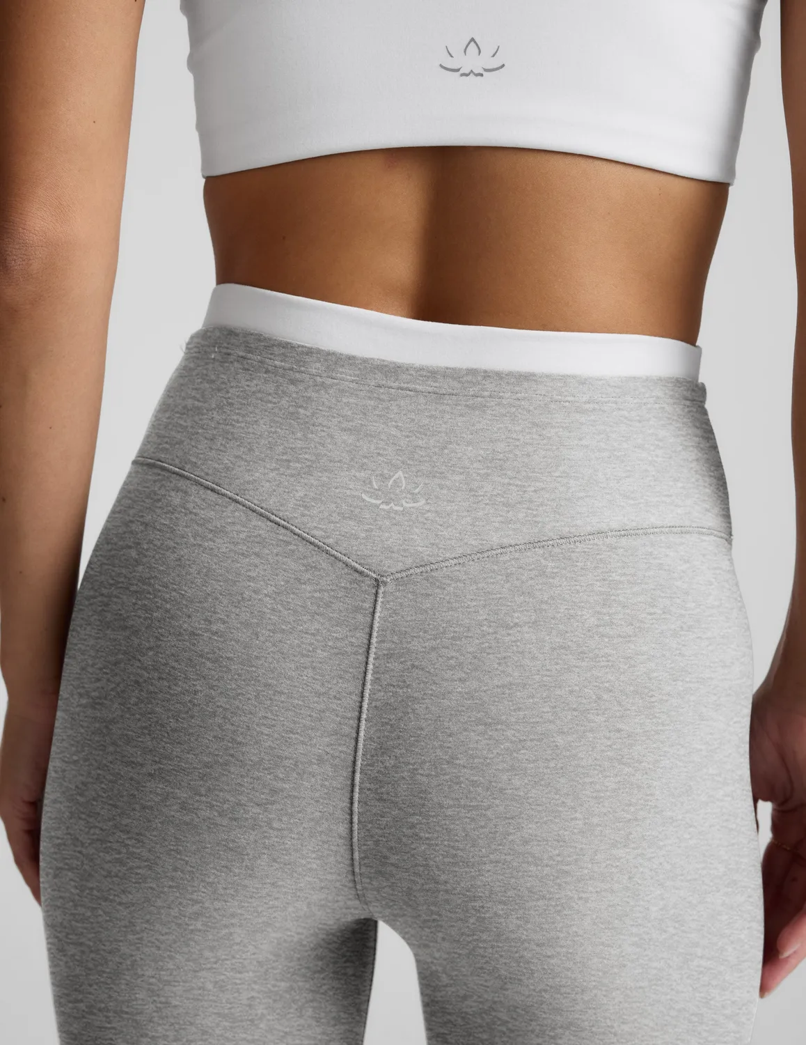 Beyond Yoga Spacedye Layered Midi leggings Silver Mist kontrast