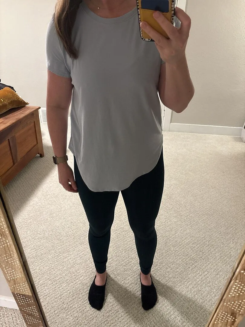 Beyond Yoga Featherweight On The Down Low Tee t-shirt Dusty Forest Heather grön