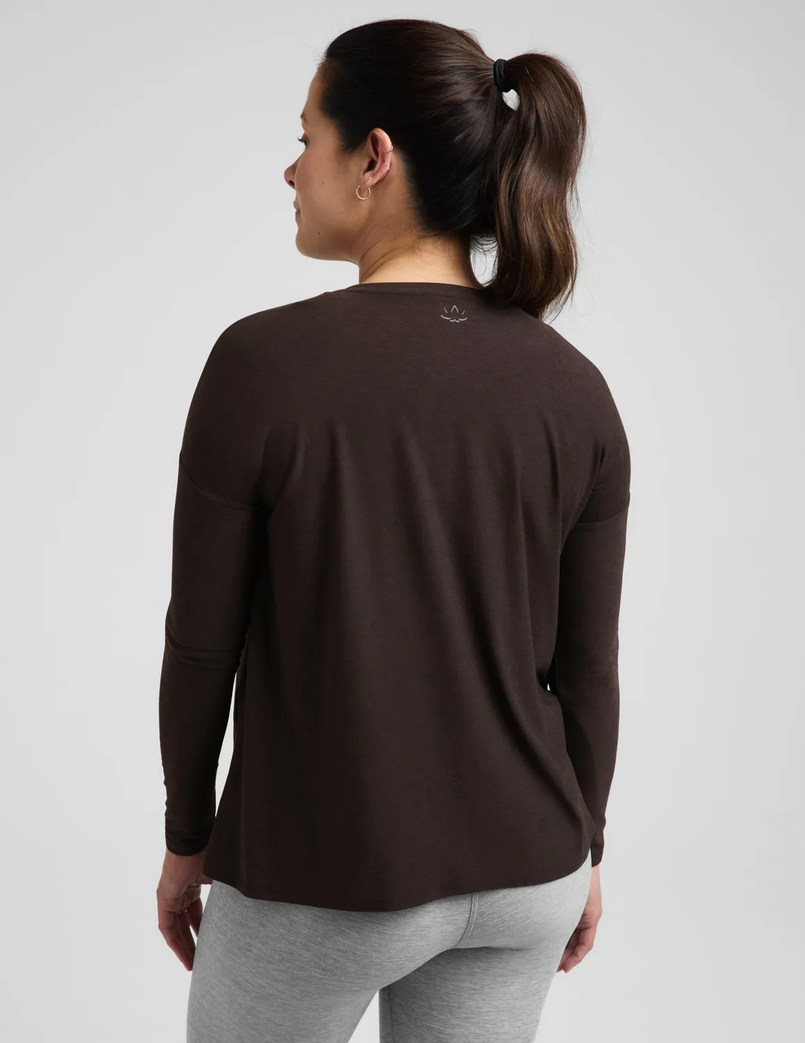 Beyond Yoga Featherweight mammalångärmad brunmelerad