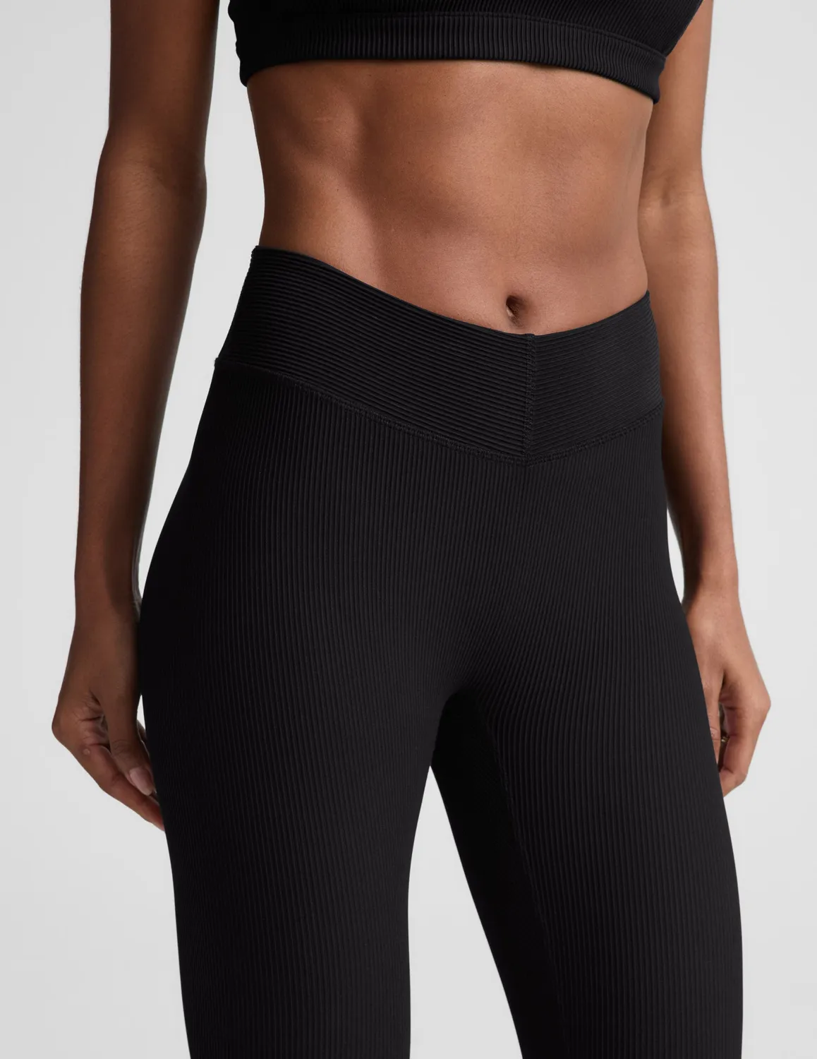 Beyond Yoga Impulse Ribbed V-Waist Pedal Pusher leggings svart kompression