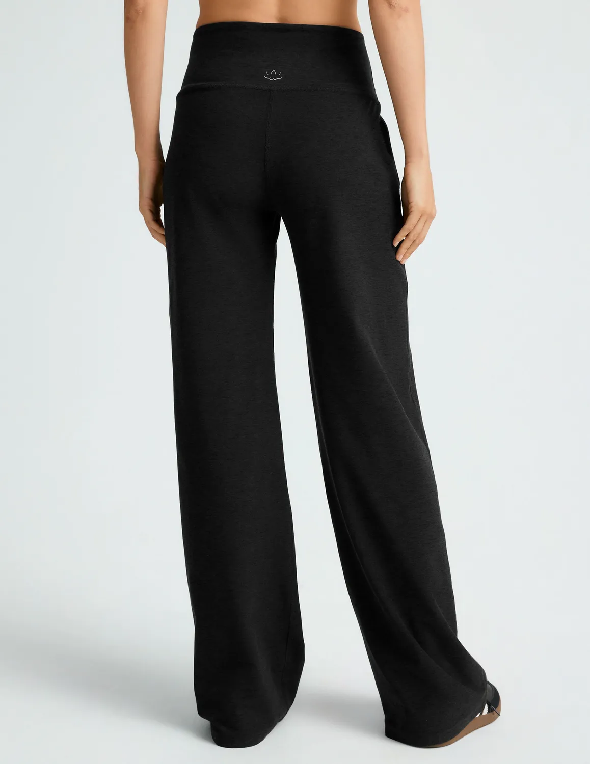 Beyond Yoga Spacedye Laid Back Wide Leg Pant 29" mjukisbyxor Darkest Night svarta