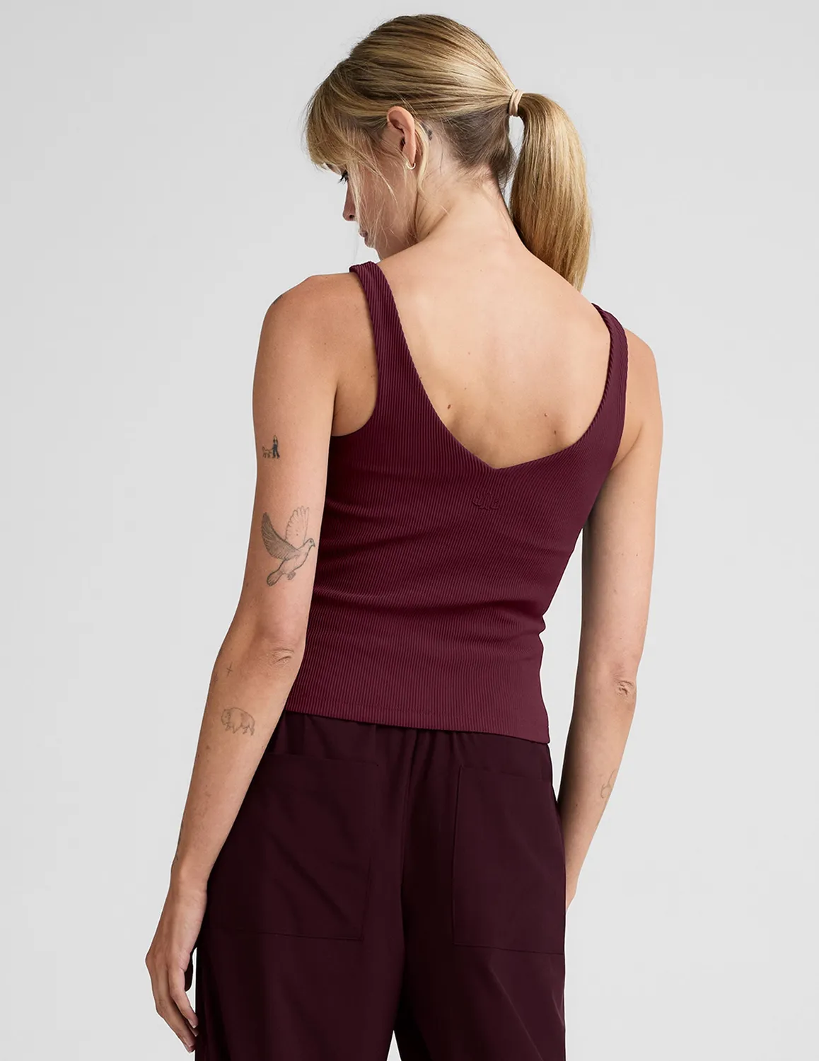 Beyond Yoga Impulse Ribbed Classic Tank träningstopp Dark Cherry ribbad