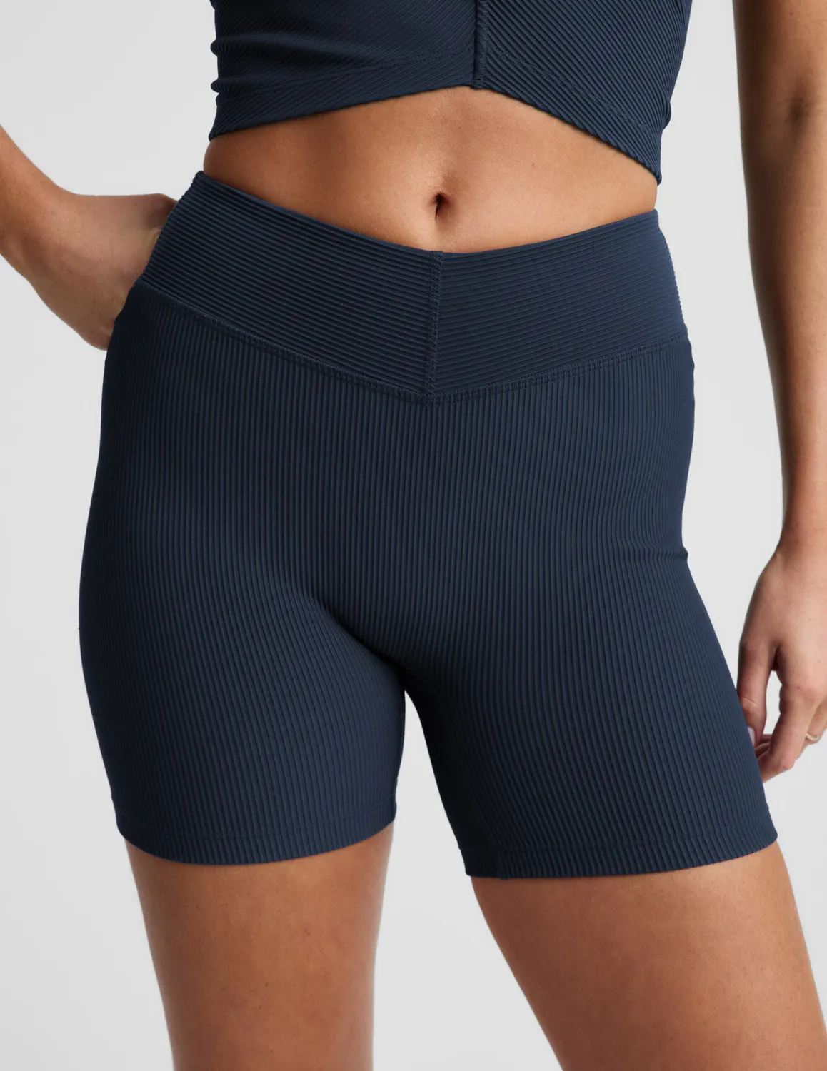 Beyond Yoga Impulse Ribbed V-Waist 5" Biker Short shorts Nocturnal Navy ribbad