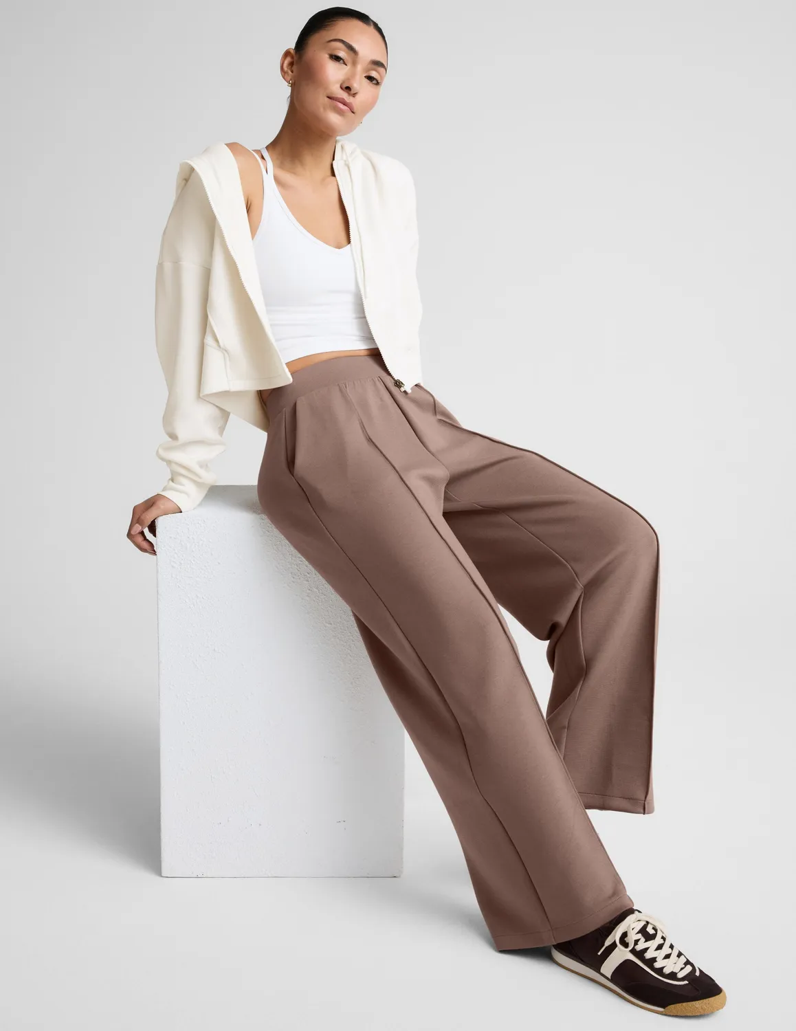 Beyond Yoga SoftSpring Wide Leg Pant 31" mjukisbyxor rosey taupe mjuka