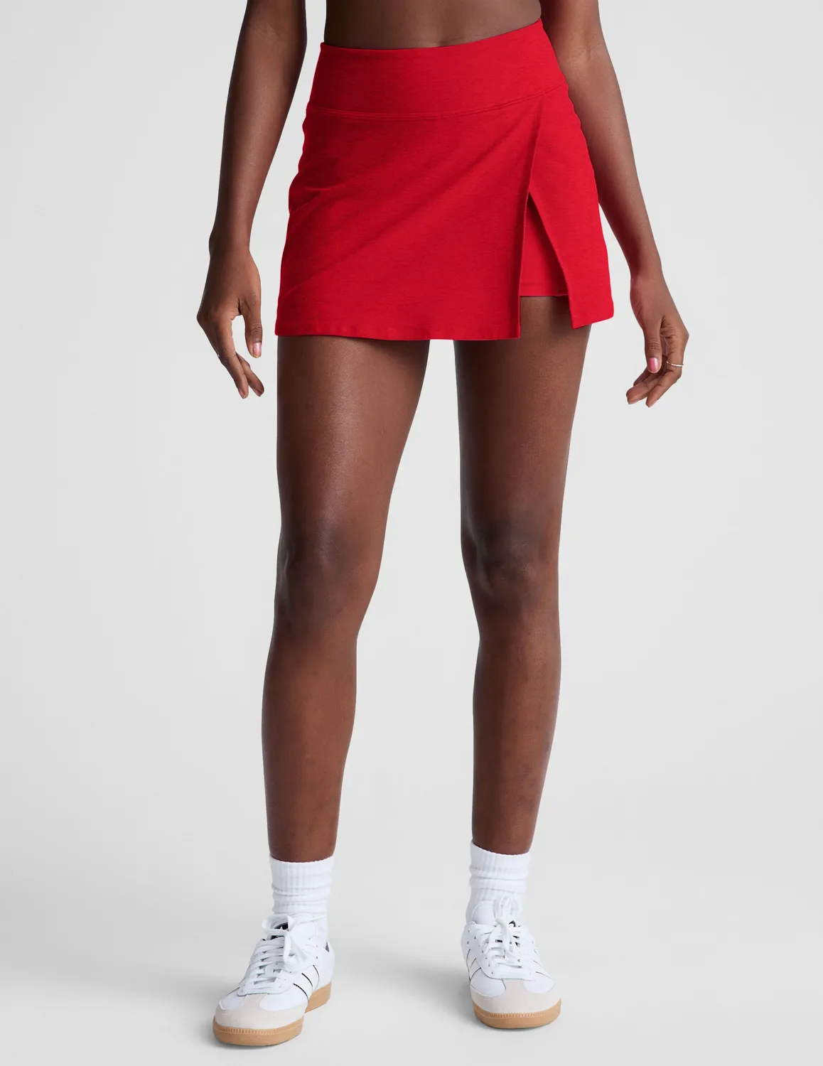 Beyond Yoga Spacedye Points Crossover Kjol Candy Apple Red shorts