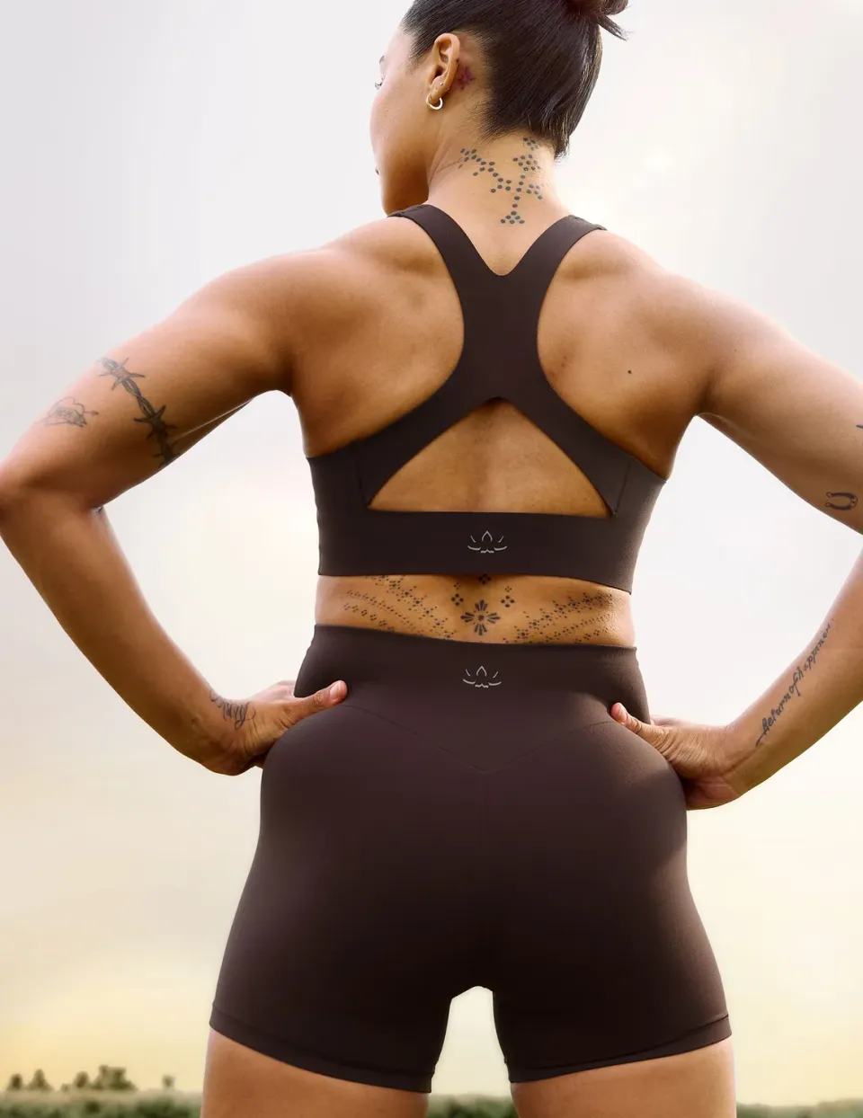 Beyond Yoga Glowzone Medium Impact sport-bh Cocoa Plum medelstöd