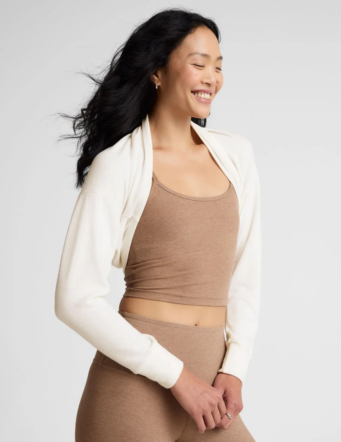 Beyond Yoga Duet 2-Way Convertible Shrug träningskofta fresh snow