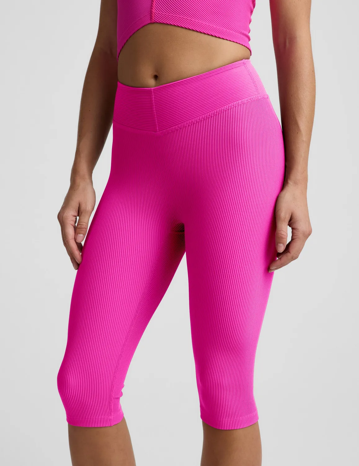 Beyond Yoga Impulse Ribbed V-Waist leggings Pink Glow capri