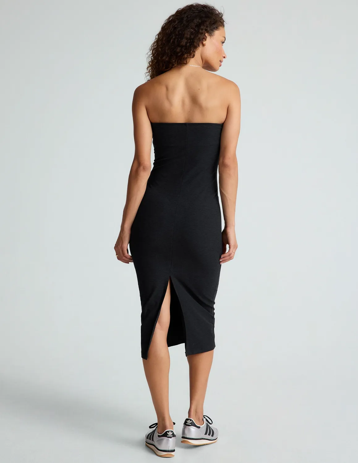 Beyond Yoga Spacedye Strapless klänning Darkest Night midi