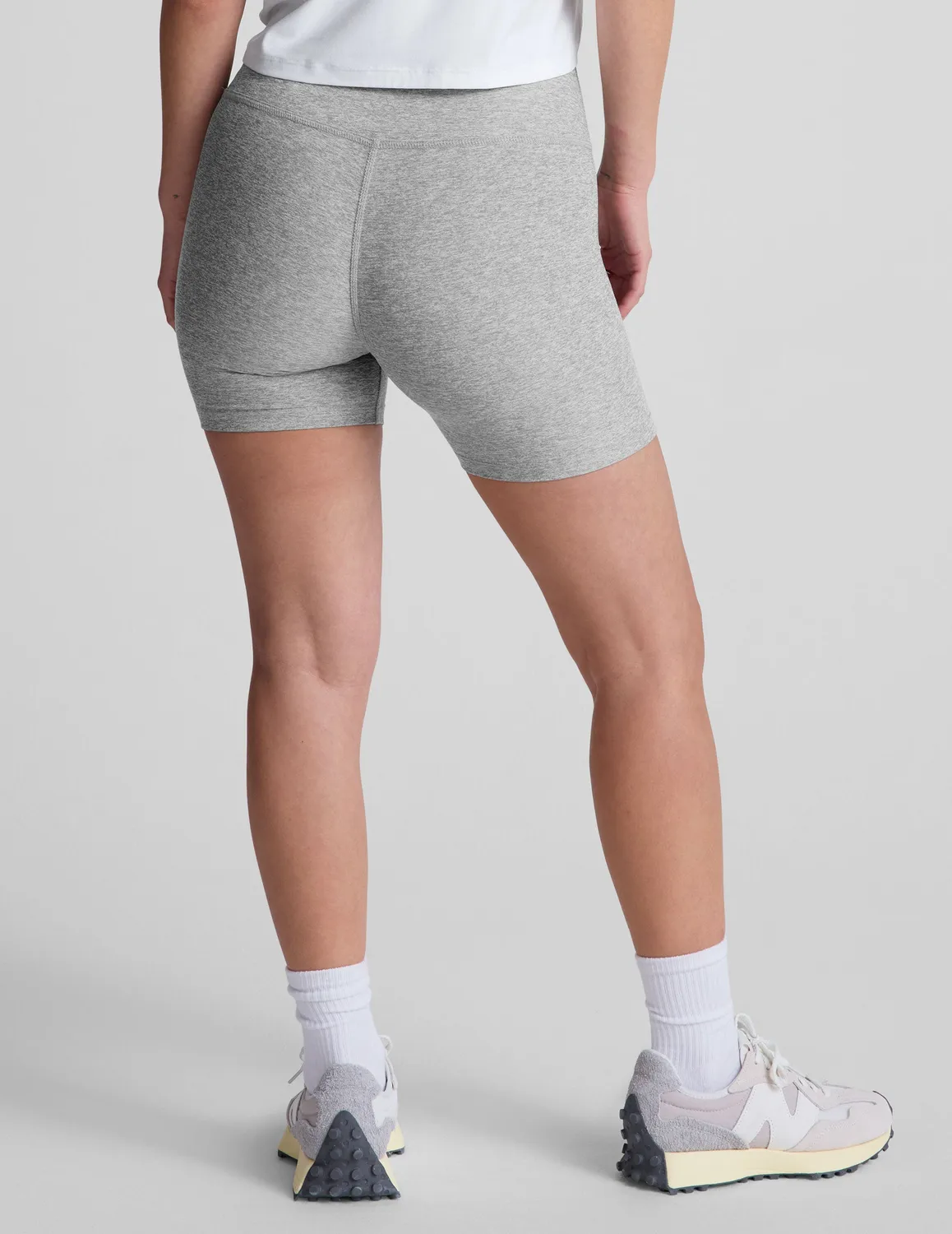 Beyond Yoga Spacedye Keep Pace 5" träningsshorts Silver Mist grå melerad