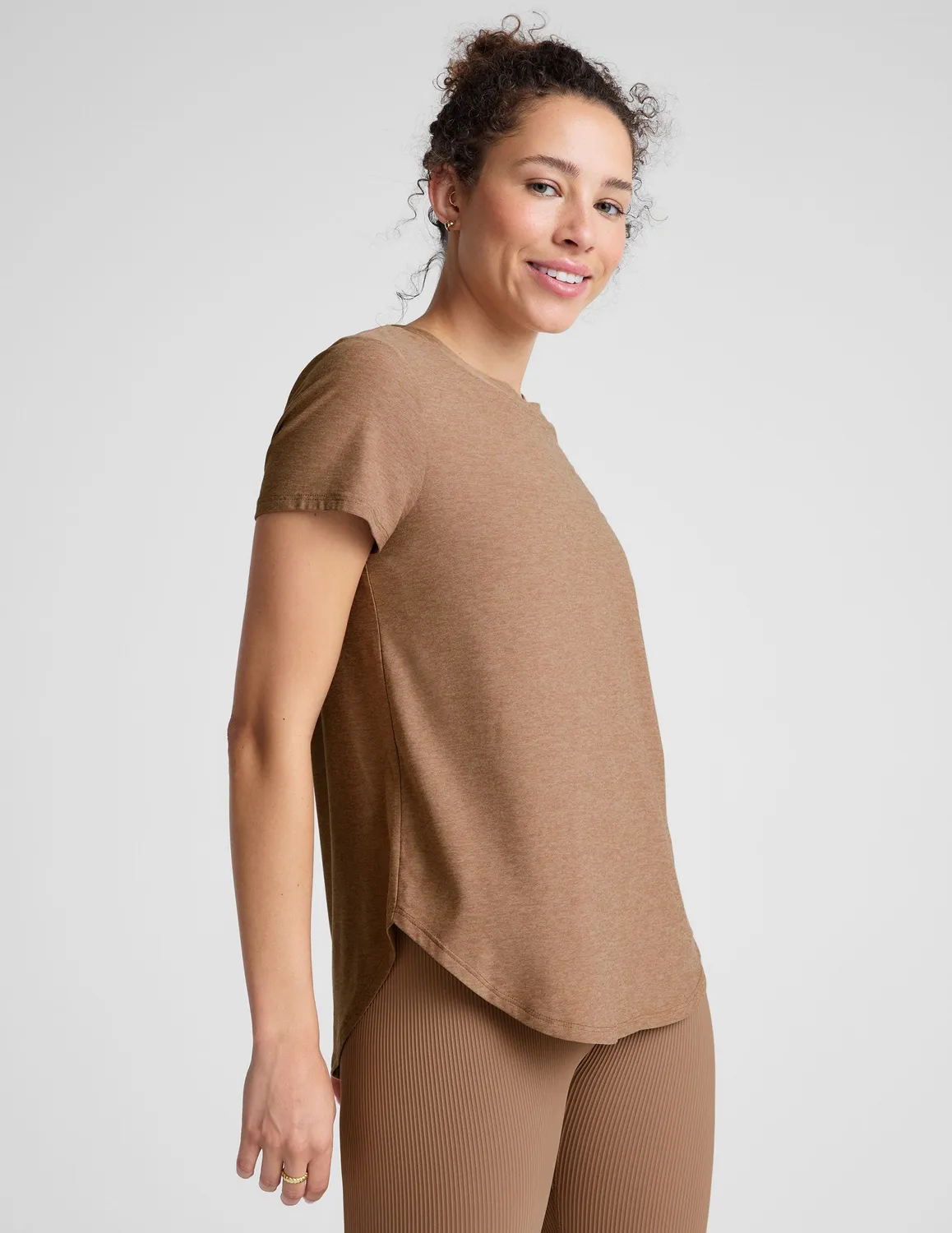 Beyond Yoga Featherweight On The Down Low T-shirt Desert Sand lös