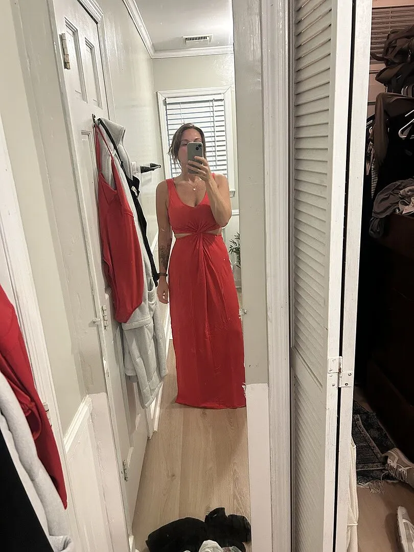 Beyond Yoga Around The World Front Twist Maxi klänning Candy Apple Red