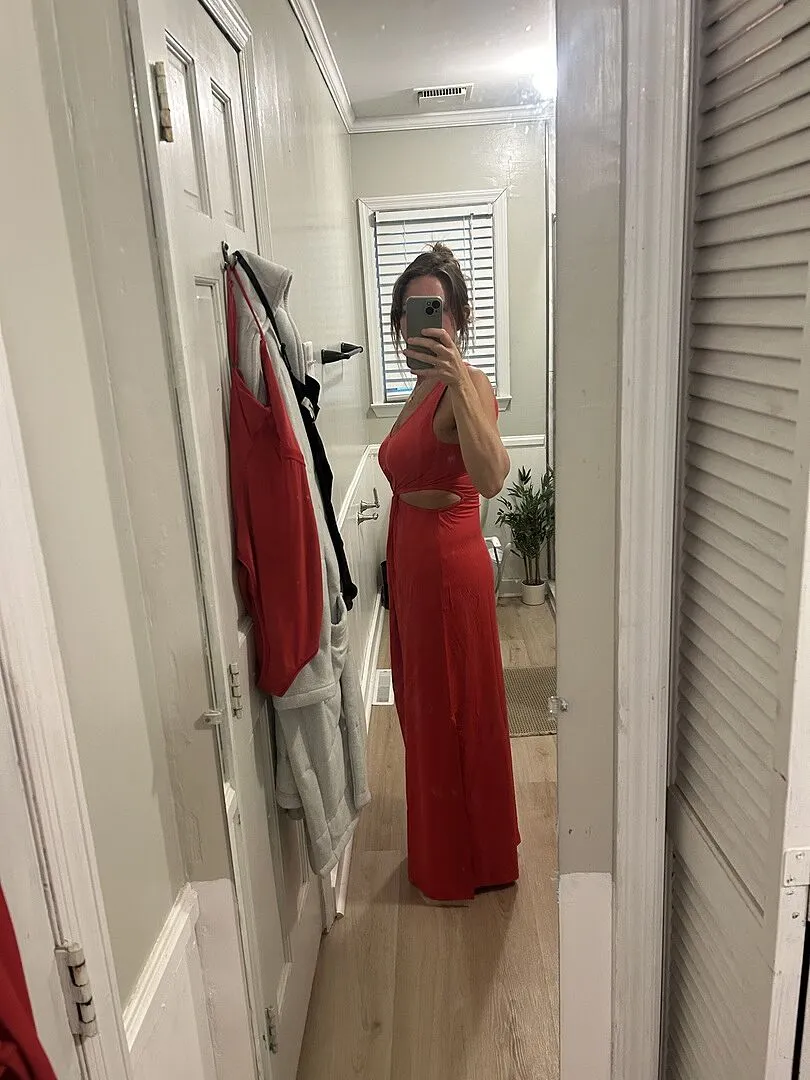 Beyond Yoga Around The World Front Twist Maxi klänning Candy Apple Red