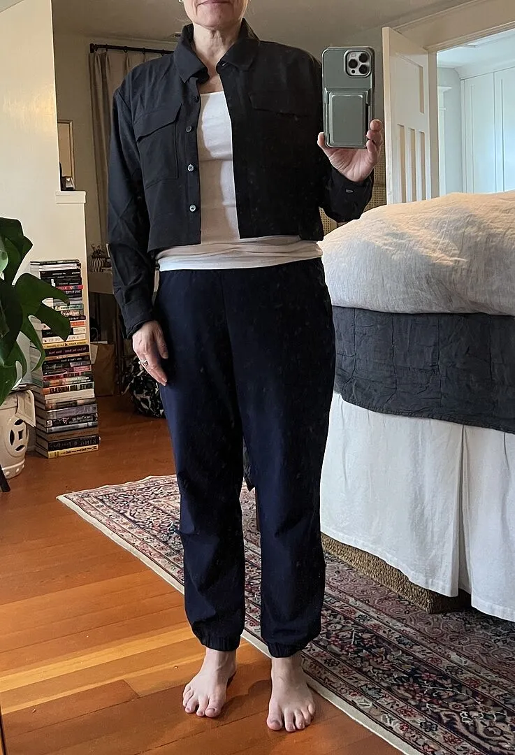 Beyond Yoga Midtown Cropped jacka olive ink vävd