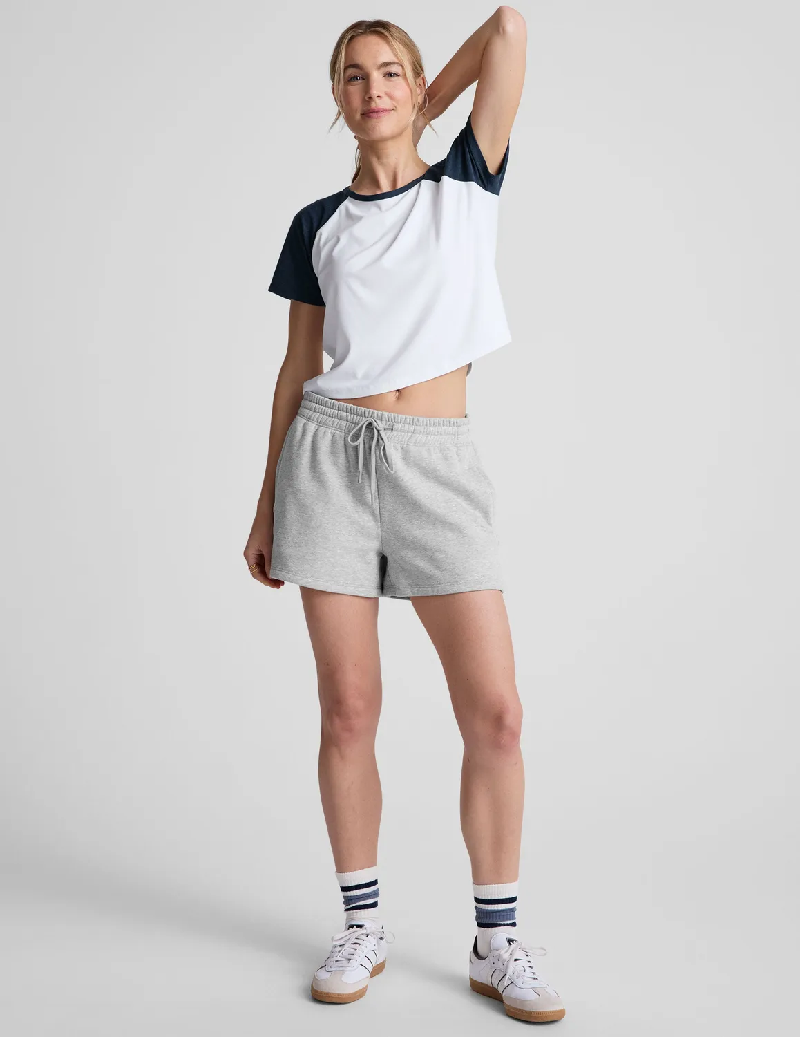 Beyond Yoga LuxeFleece Sweat Short mjukisshorts Light Heather Gray