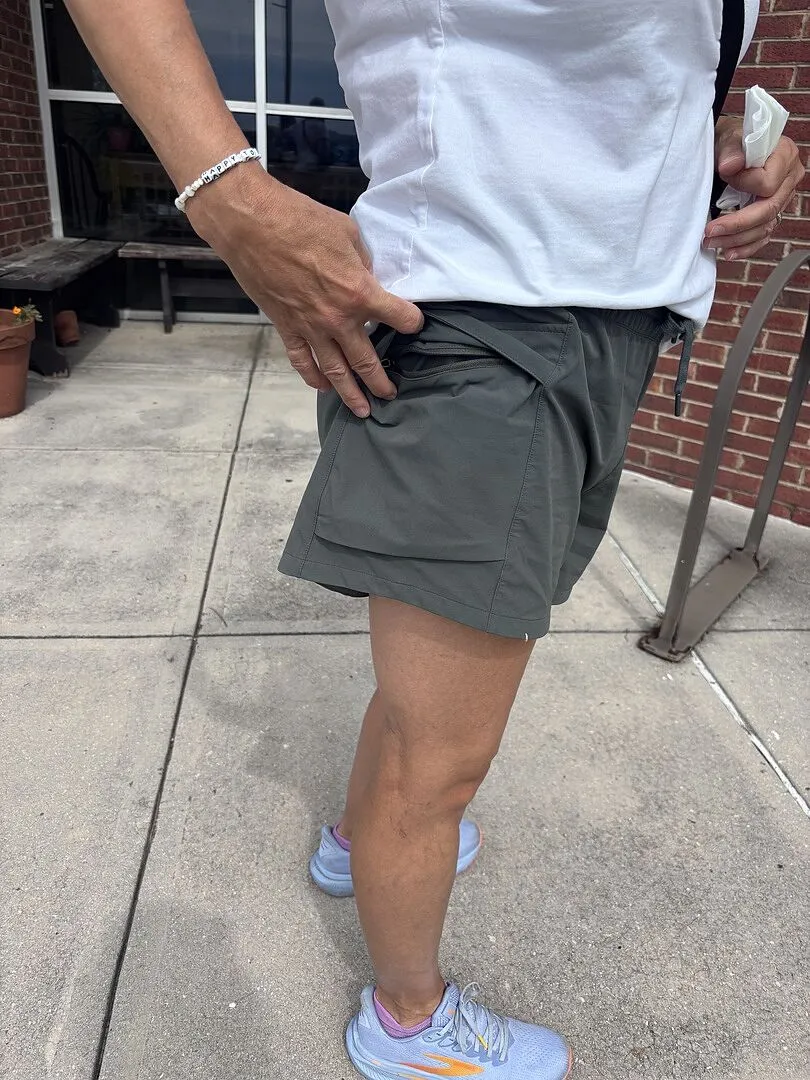 Beyond Yoga Peak 3 Short shorts Nocturnal Navy slitstark
