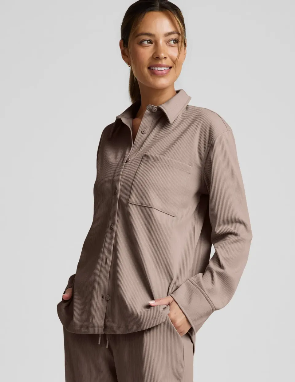 Beyond Yoga Breathe Easy Comfort Cord Button Up skjorta Cappuccino brun