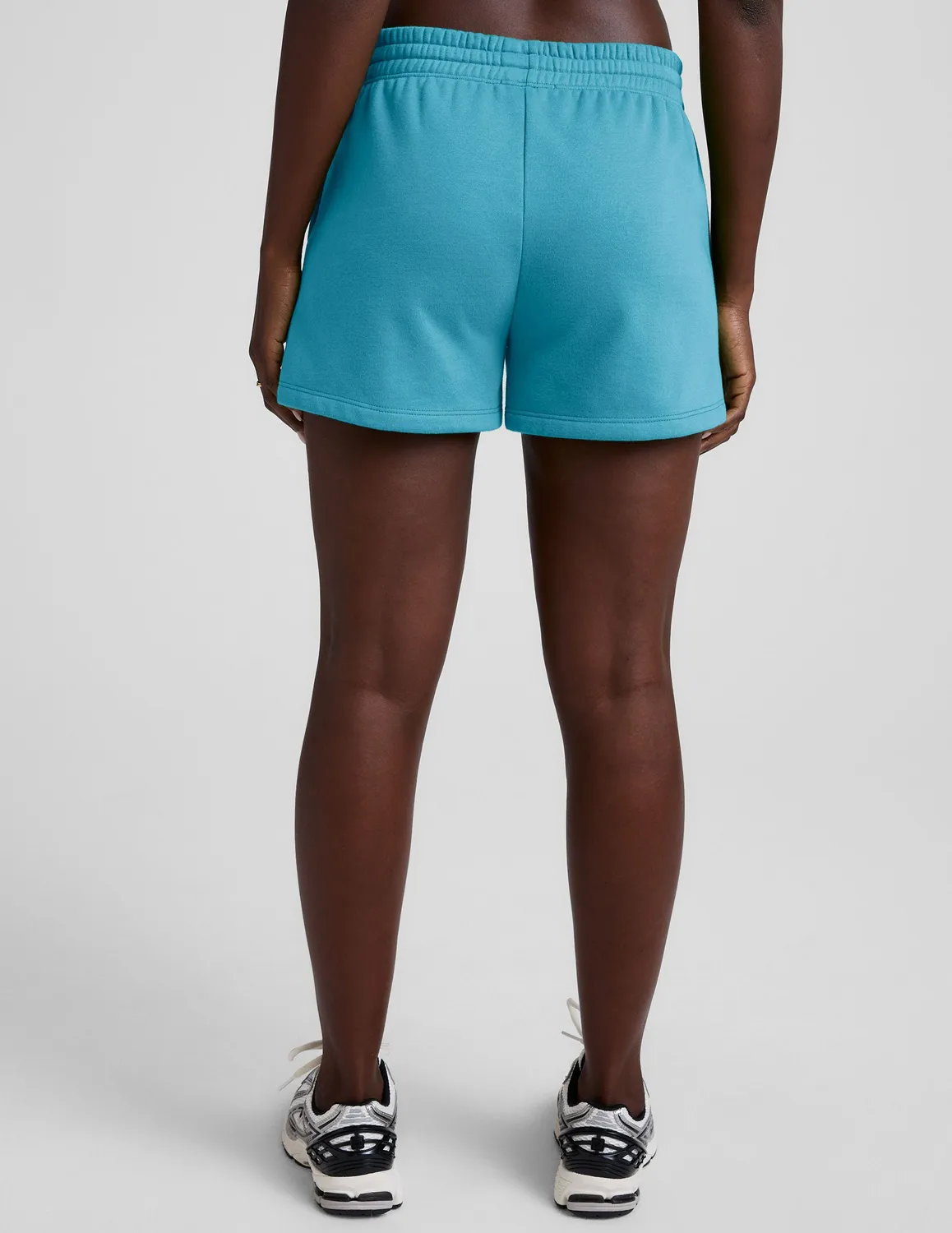 Beyond Yoga LuxeFleece Sweat Short mjukisshorts Surfer Blue med fickor