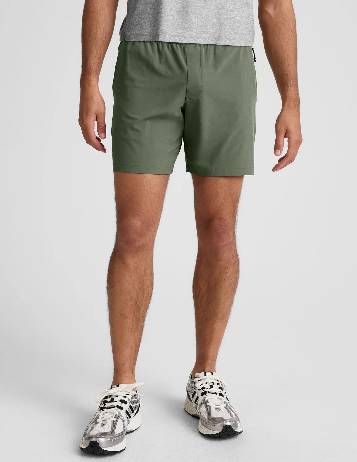 Beyond Yoga Pivotal 2.0 Men's Short 7" träningsshorts Olive Tint ofodrad