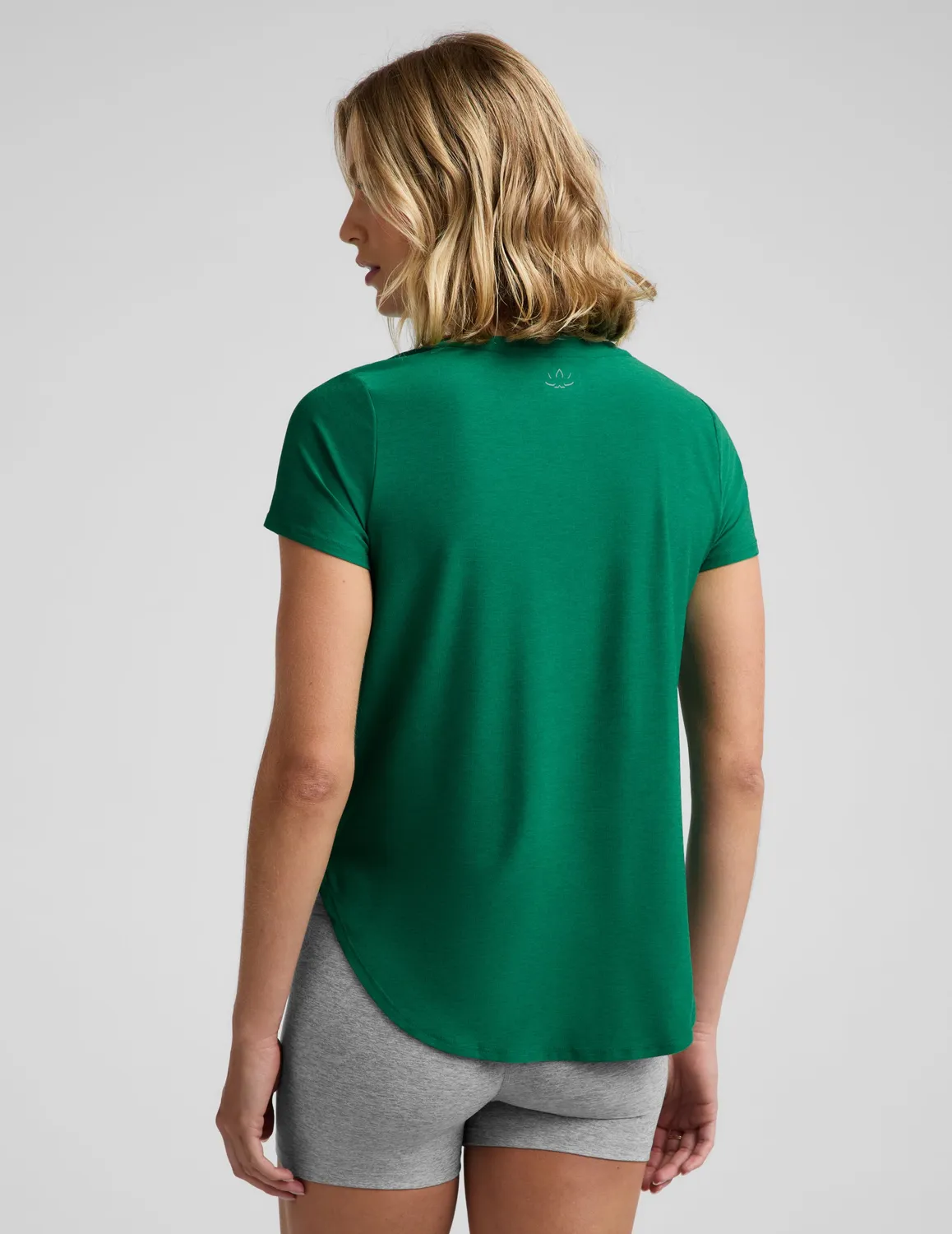 Beyond Yoga Featherweight On The Down Low Tee t-shirt Legacy Pine Heather tallgrön