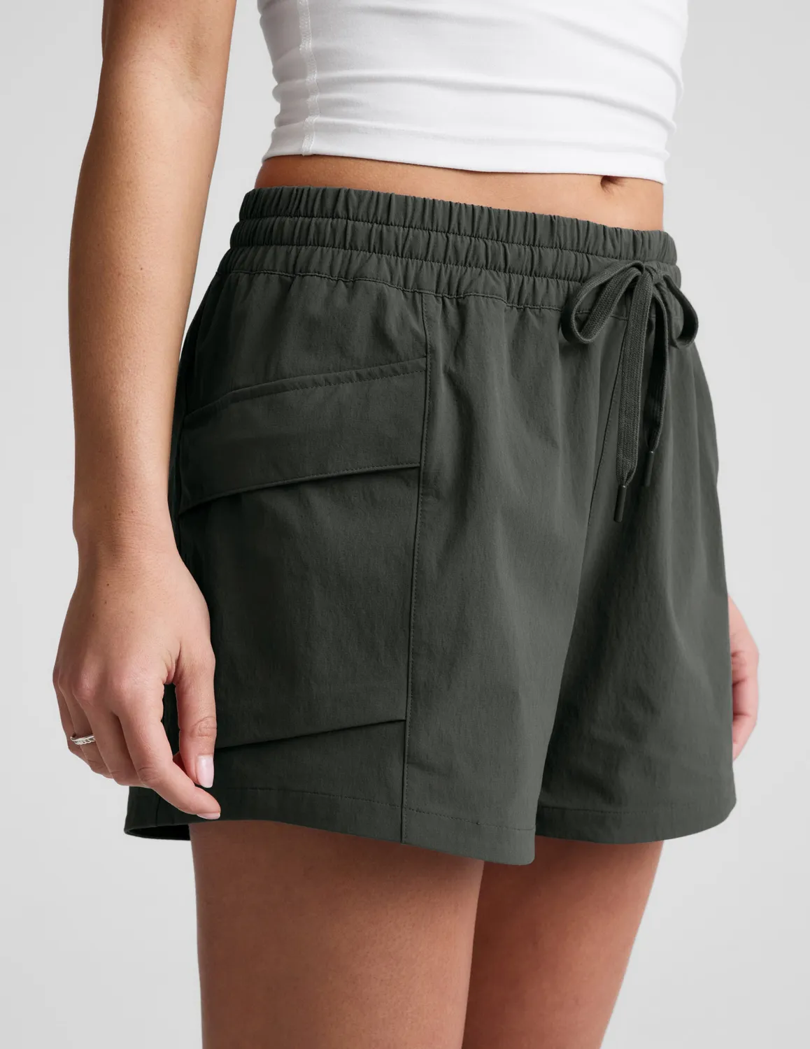 Beyond Yoga Peak 3 Short shorts Slate Green lätt