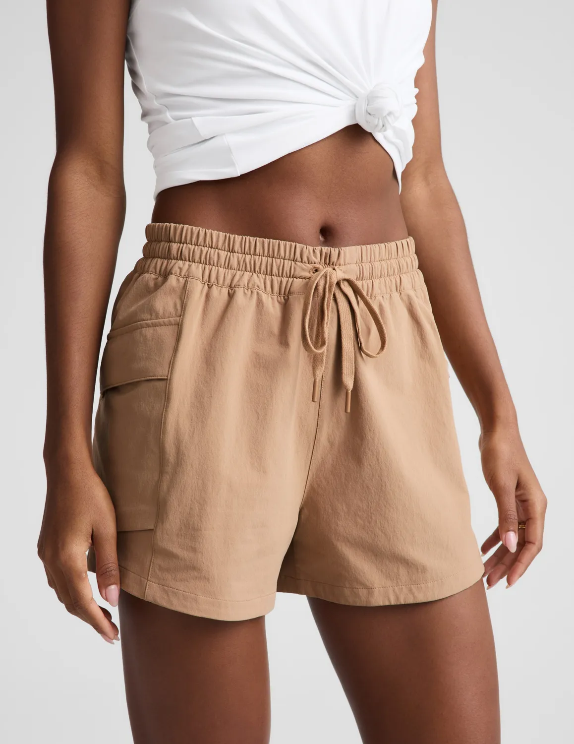 Beyond Yoga Peak 3 Short shorts Camel vandring