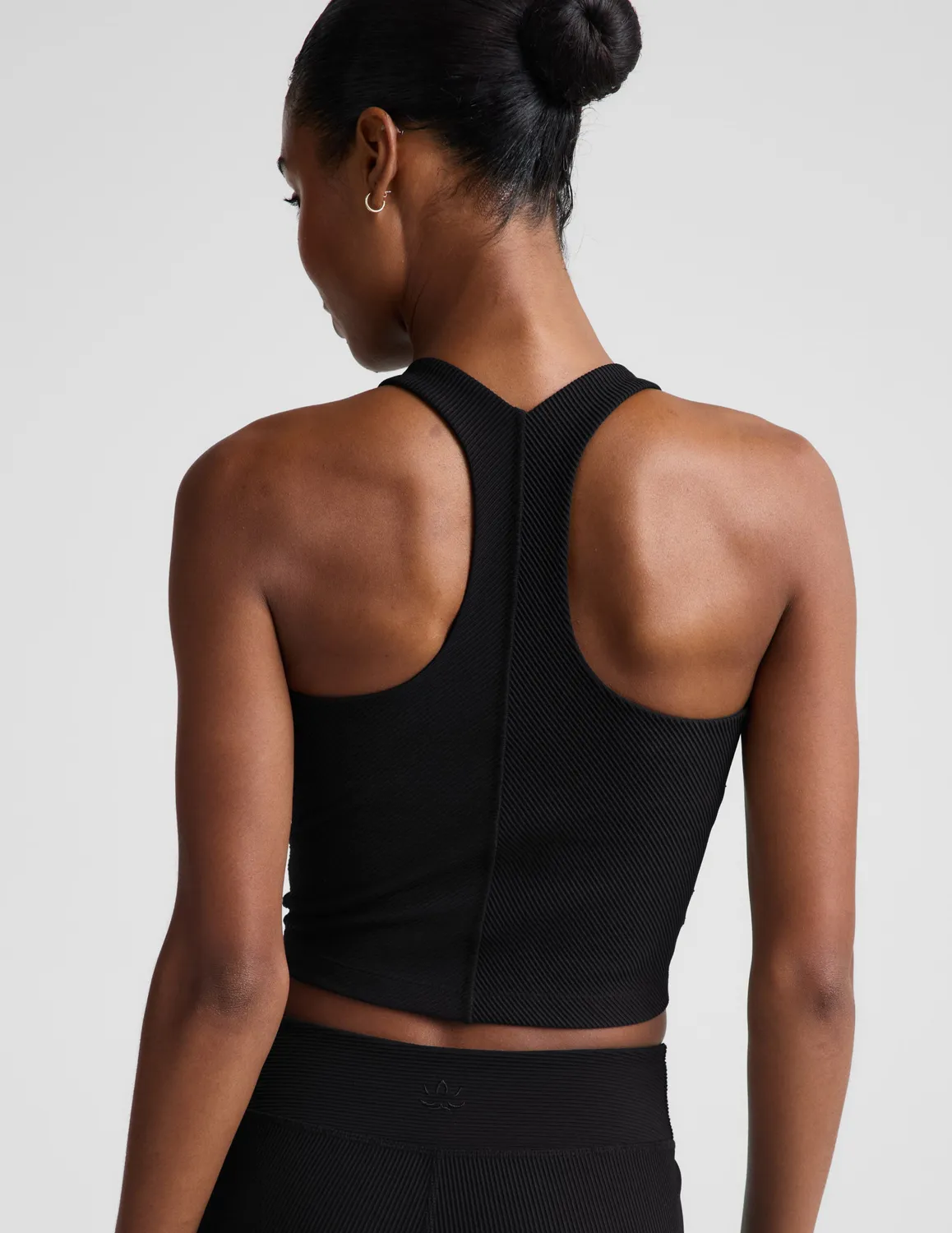 Beyond Yoga Impulse Ribbed High Neck Tank croptop Black Onyx hög hals