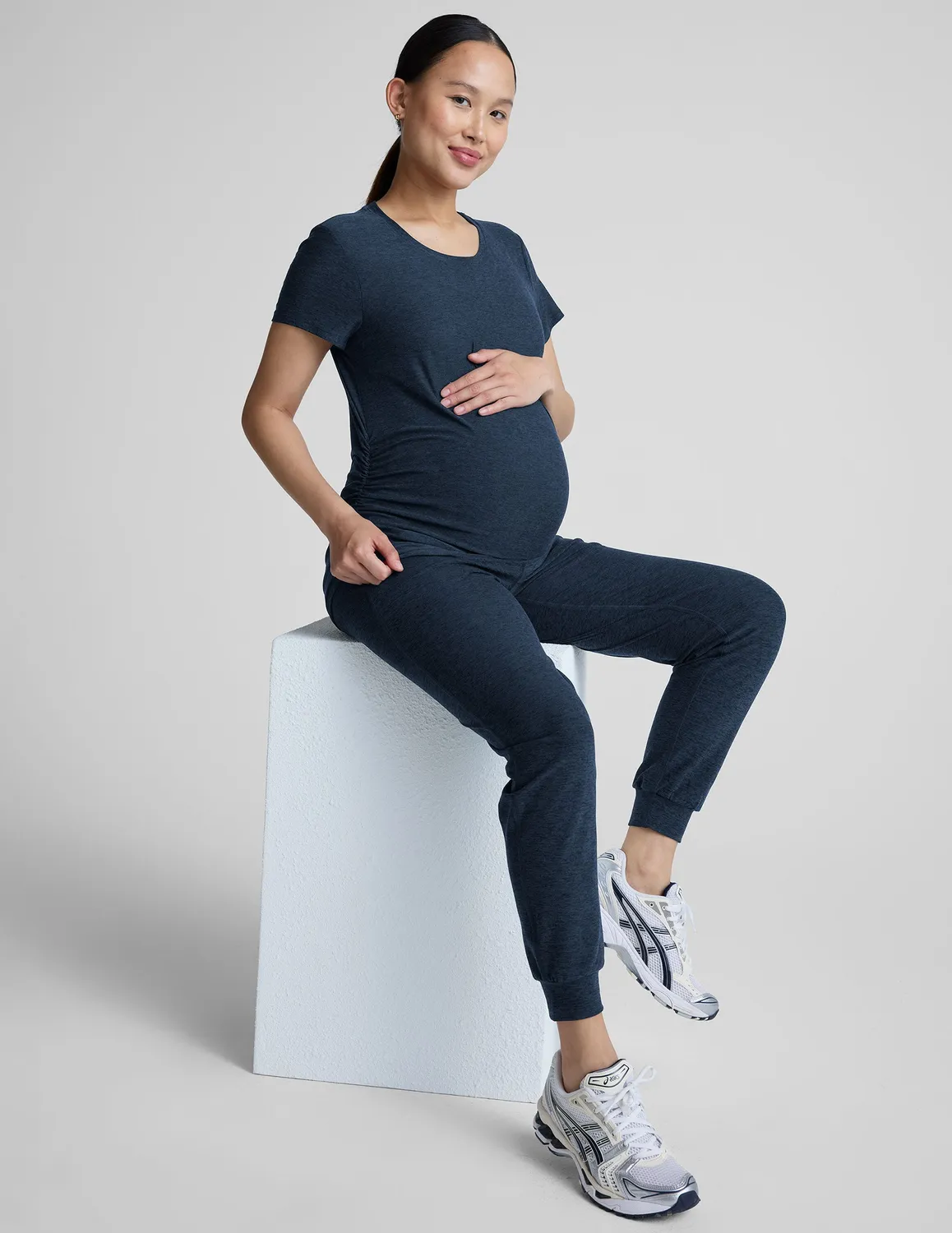 Beyond Yoga Featherweight One & Only gravid-t-shirt Nocturnal Navy mjuk