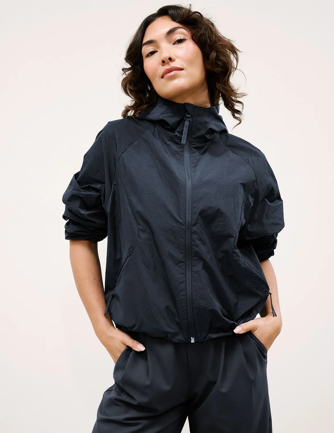 Beyond Yoga Limitless löparjacka Nocturnal Navy vattenavvisande