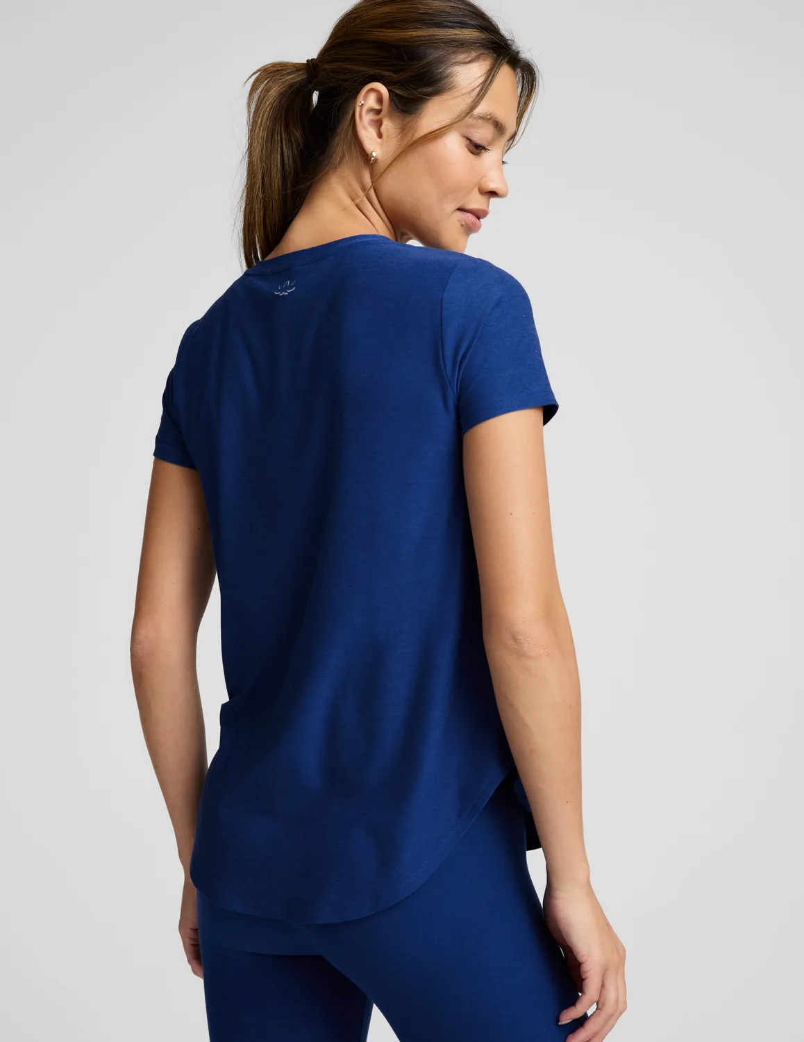 Beyond Yoga Featherweight On The Down Low Tee t-shirt Marine Blue Heather blå