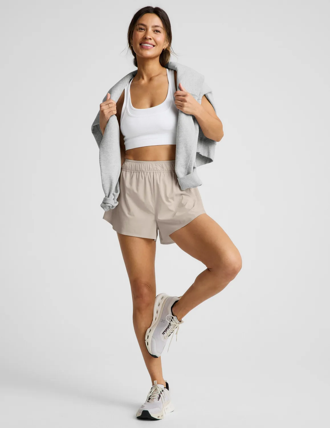 Beyond Yoga Solemate 2.5" träningsshorts Oat neutrala