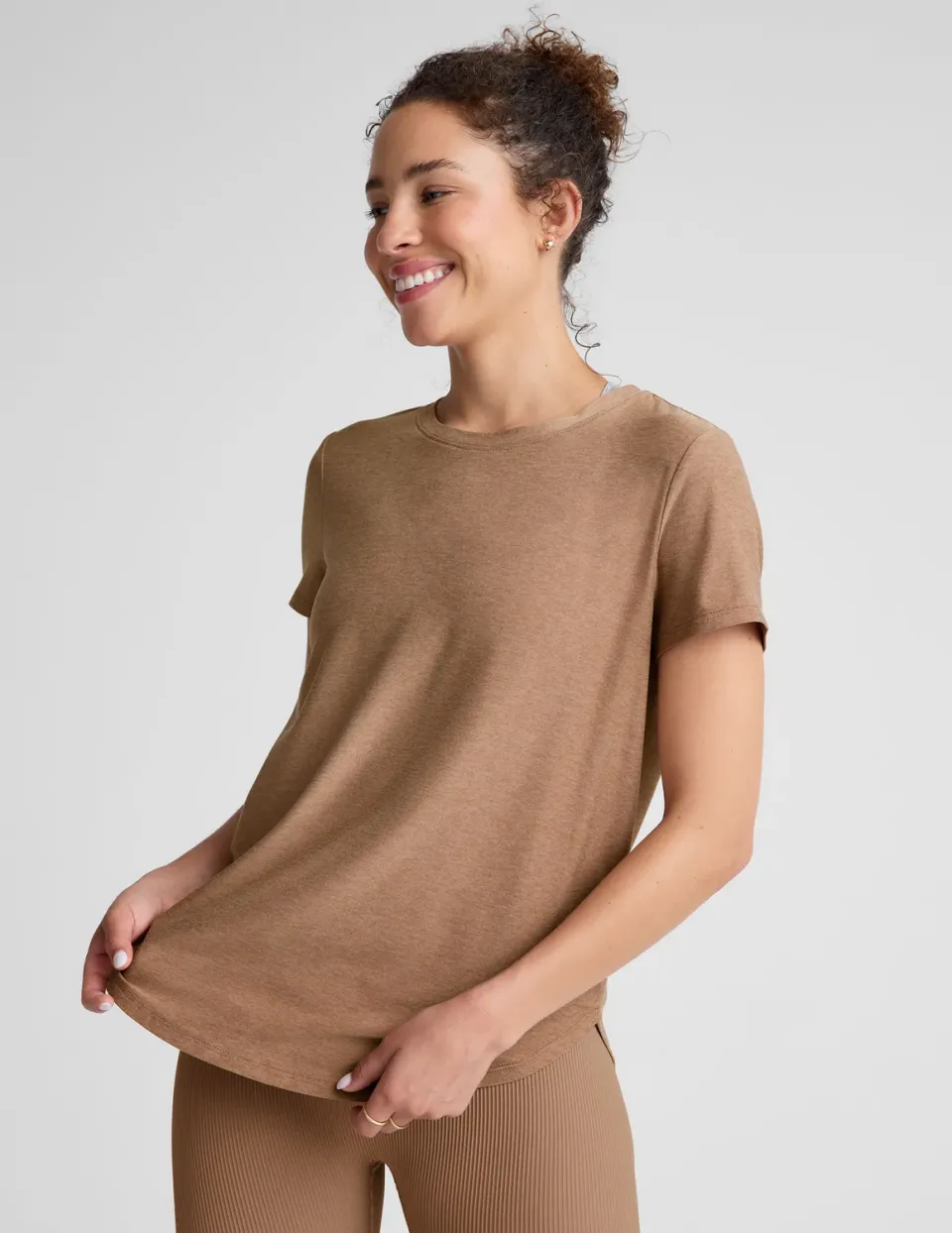 Beyond Yoga Featherweight On The Down Low T-shirt Desert Sand lös