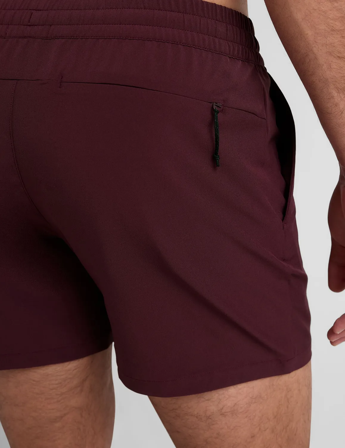 Beyond Yoga Pivotal 2.0 Men's Short 5" träningsshorts Deep Maroon löp