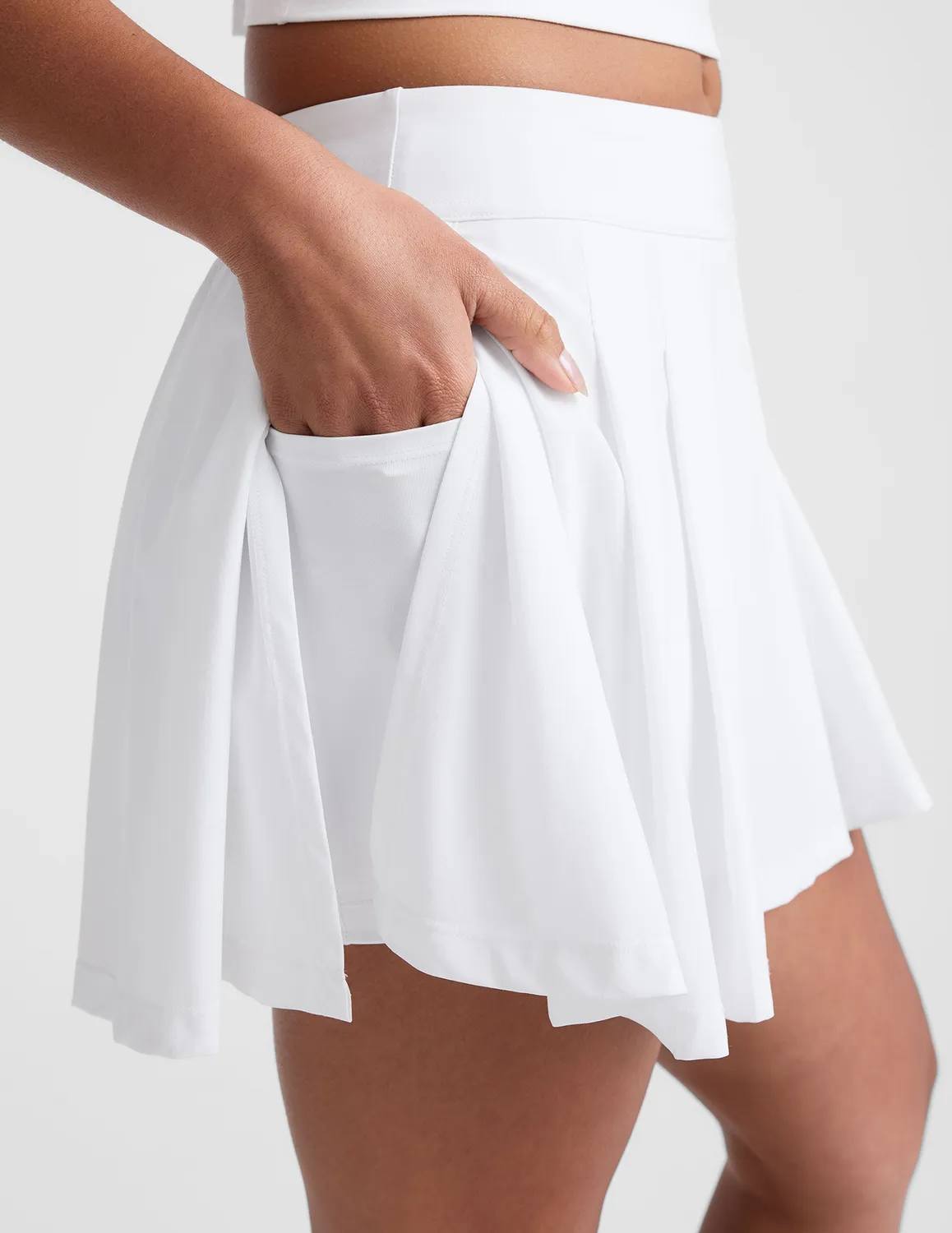 Beyond Yoga Score Pleated Skirt tenniskjol true white med fickor
