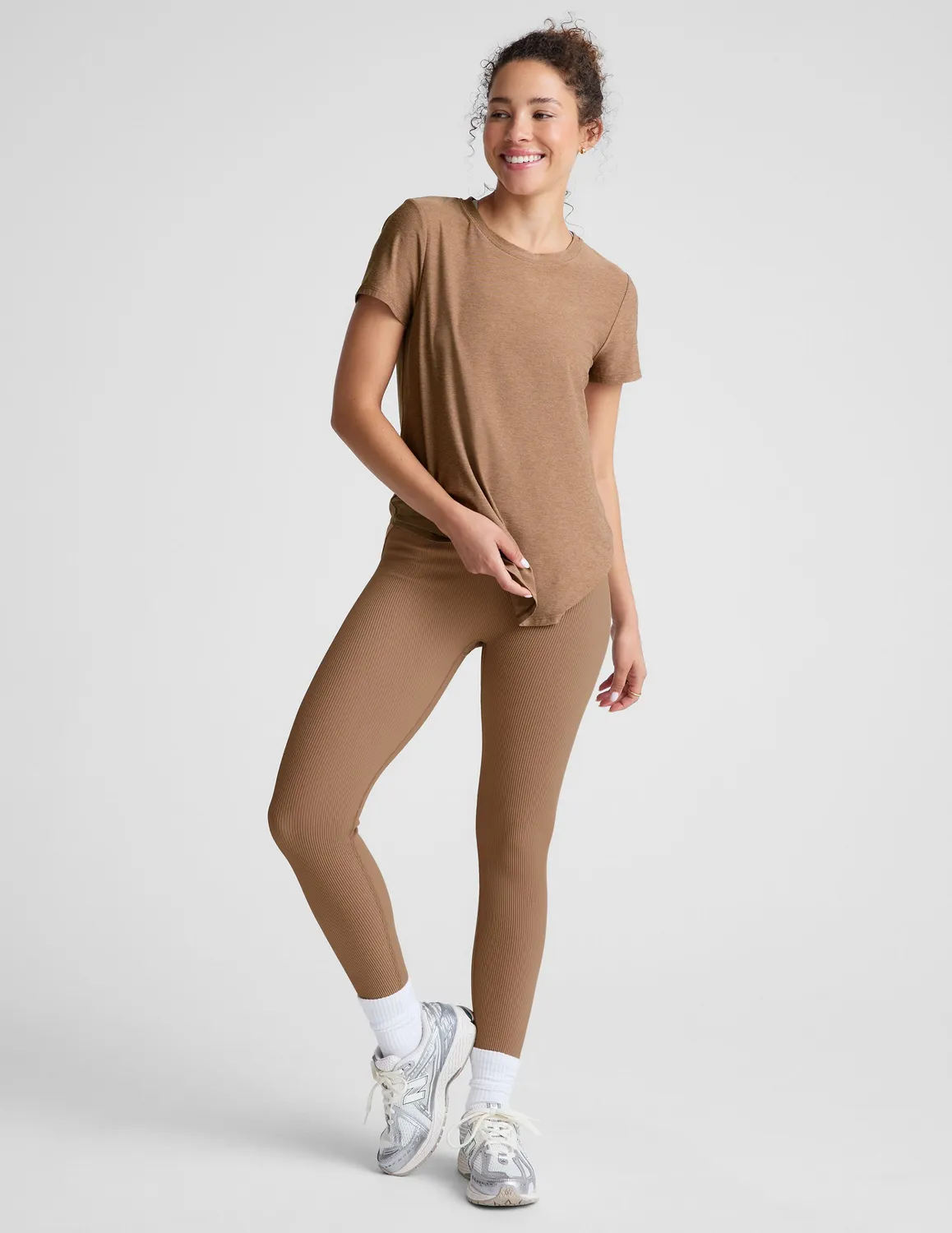 Beyond Yoga Featherweight On The Down Low T-shirt Desert Sand lös