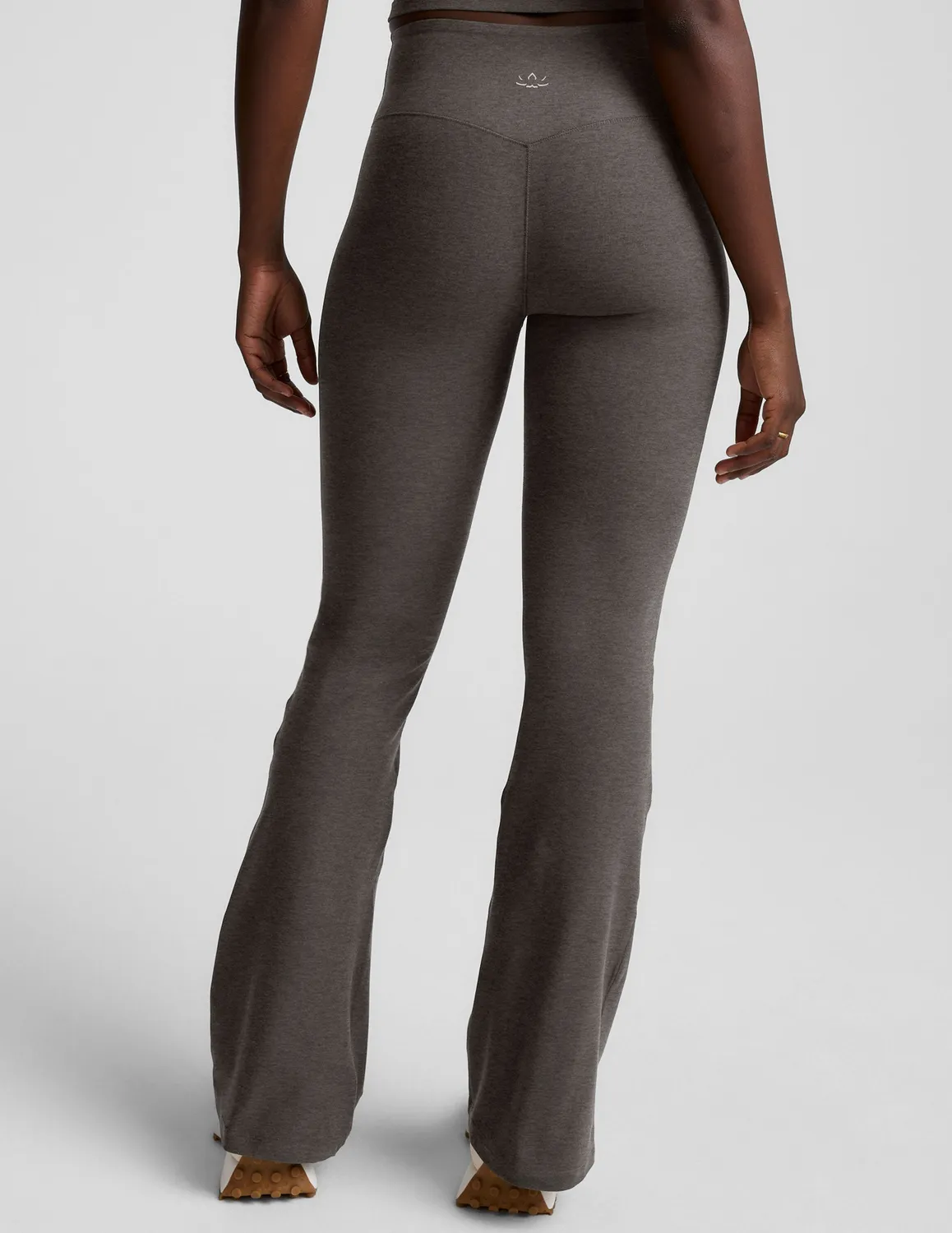 Beyond Yoga Spacedye Mid-Rise Bootcut Pant byxor True Gray Heather