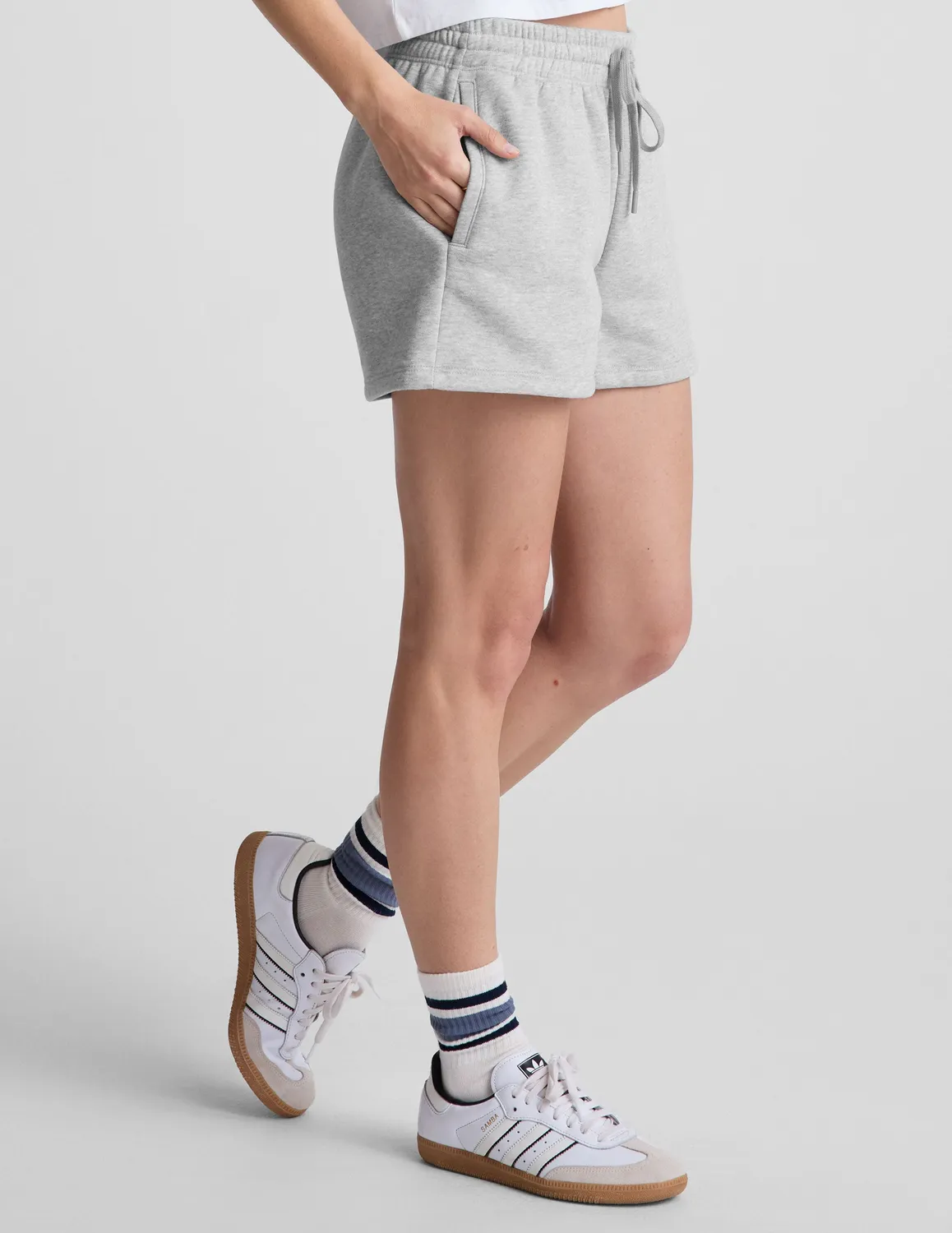 Beyond Yoga LuxeFleece Sweat Short mjukisshorts Light Heather Gray