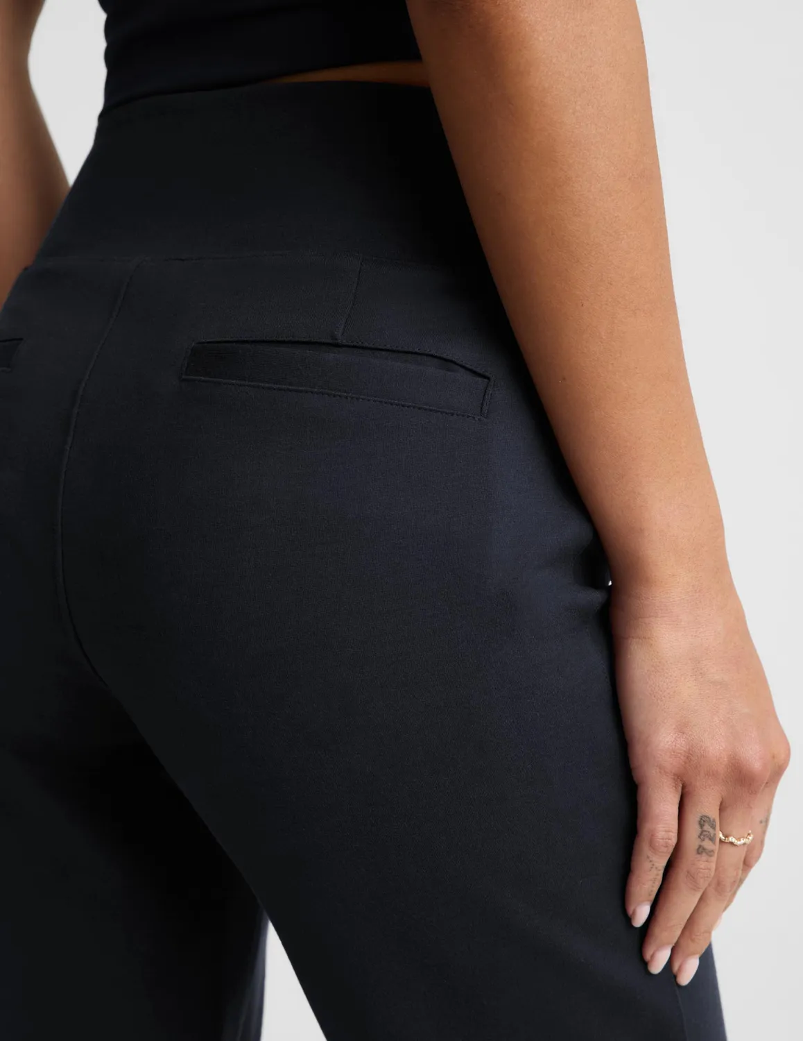 Beyond Yoga Ponte Kick Flare byxor Darkest Navy ponte