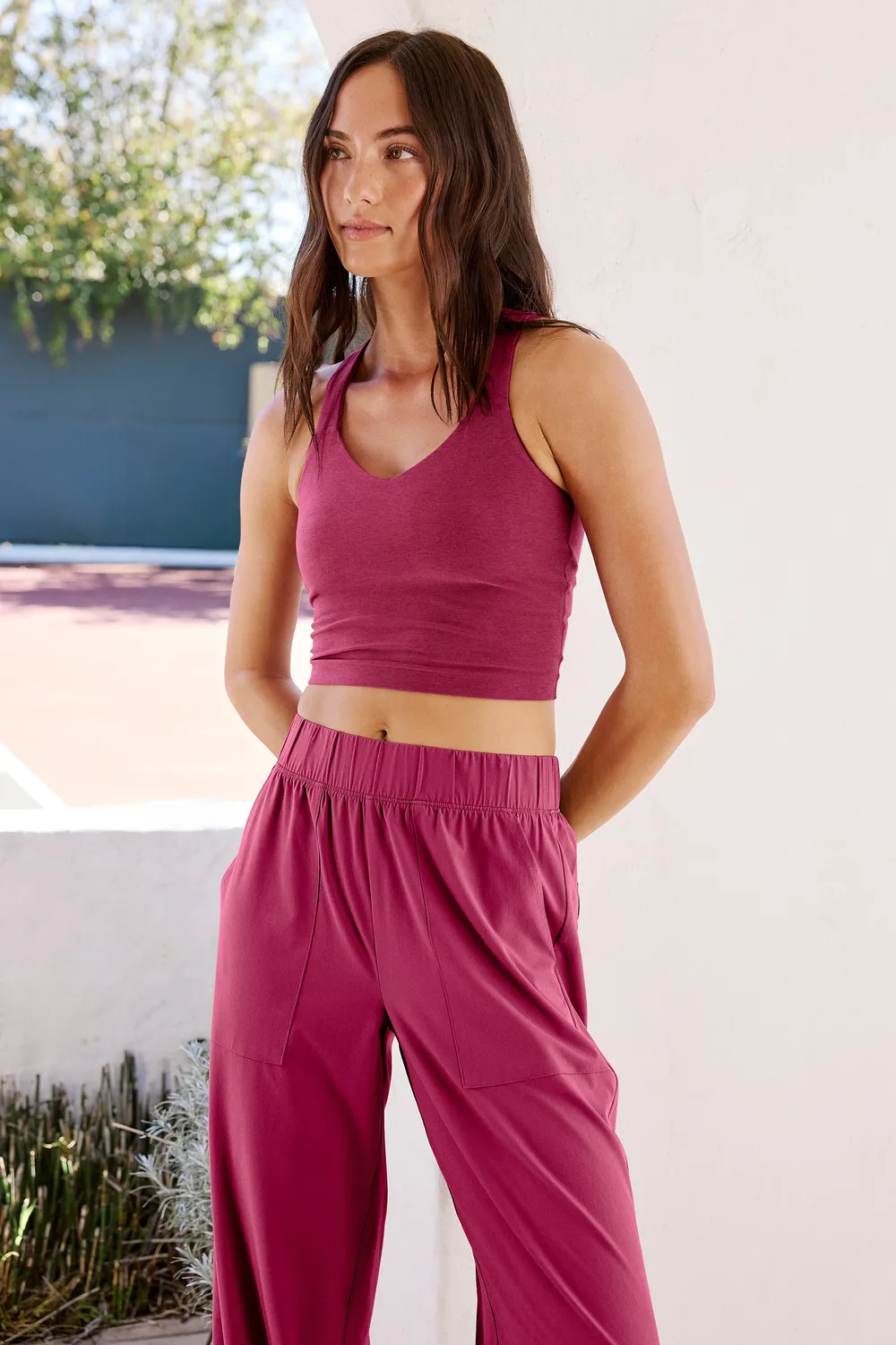 Beyond Yoga Spacedye Twist Through Cropped Tank träningstopp Sangria Heather BH