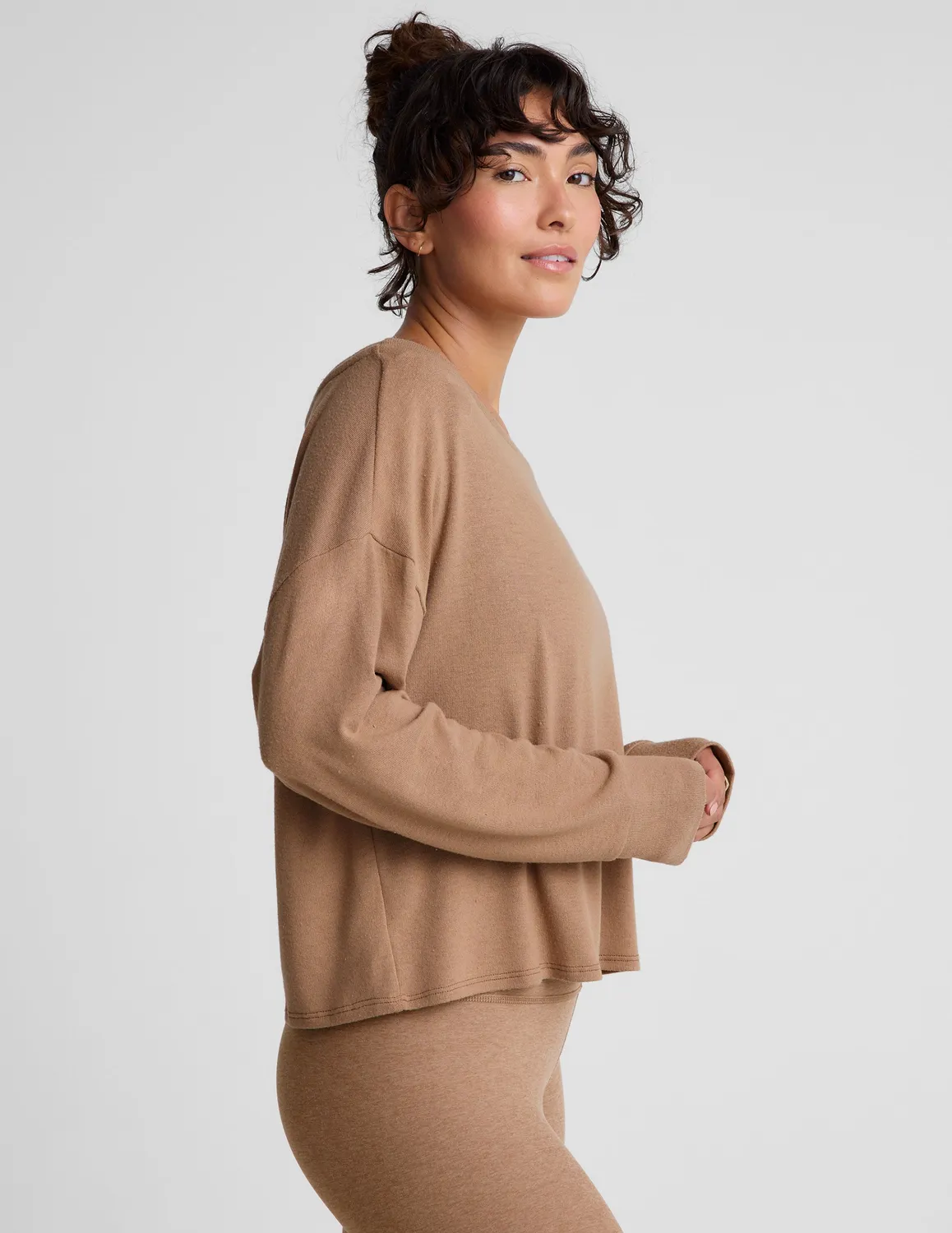 Beyond Yoga Let Loose Pullover tröja Desert Sand lös