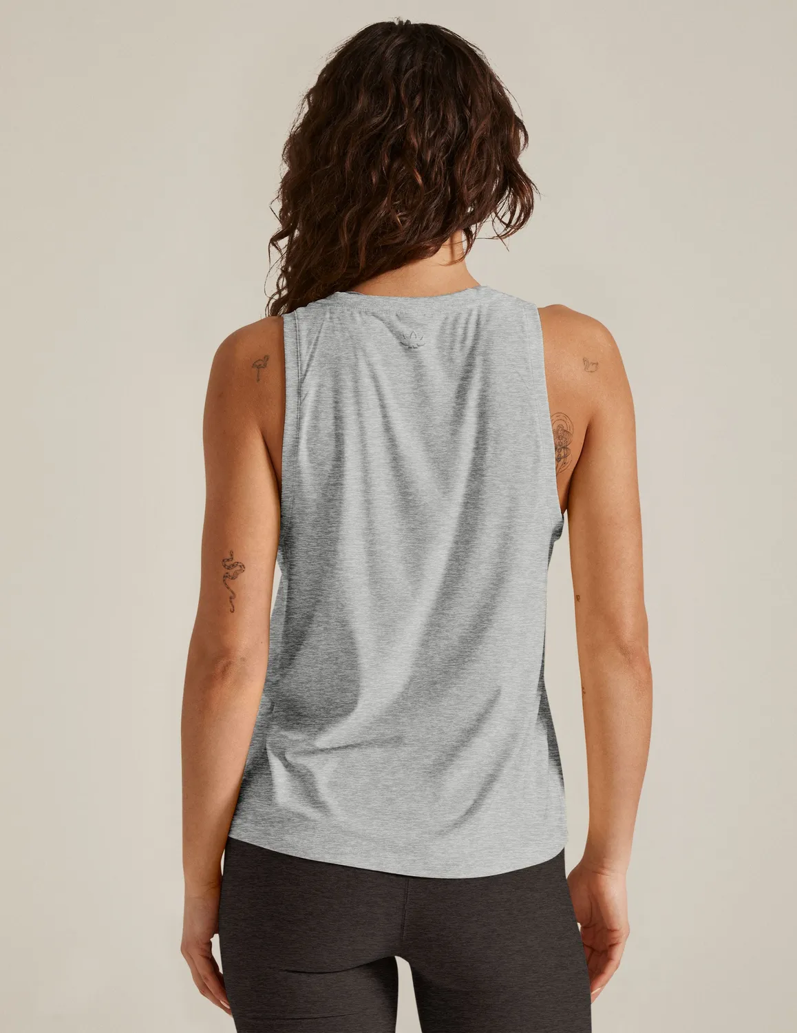 Beyond Yoga Featherweight Rebalance träninglinne Silver Mist