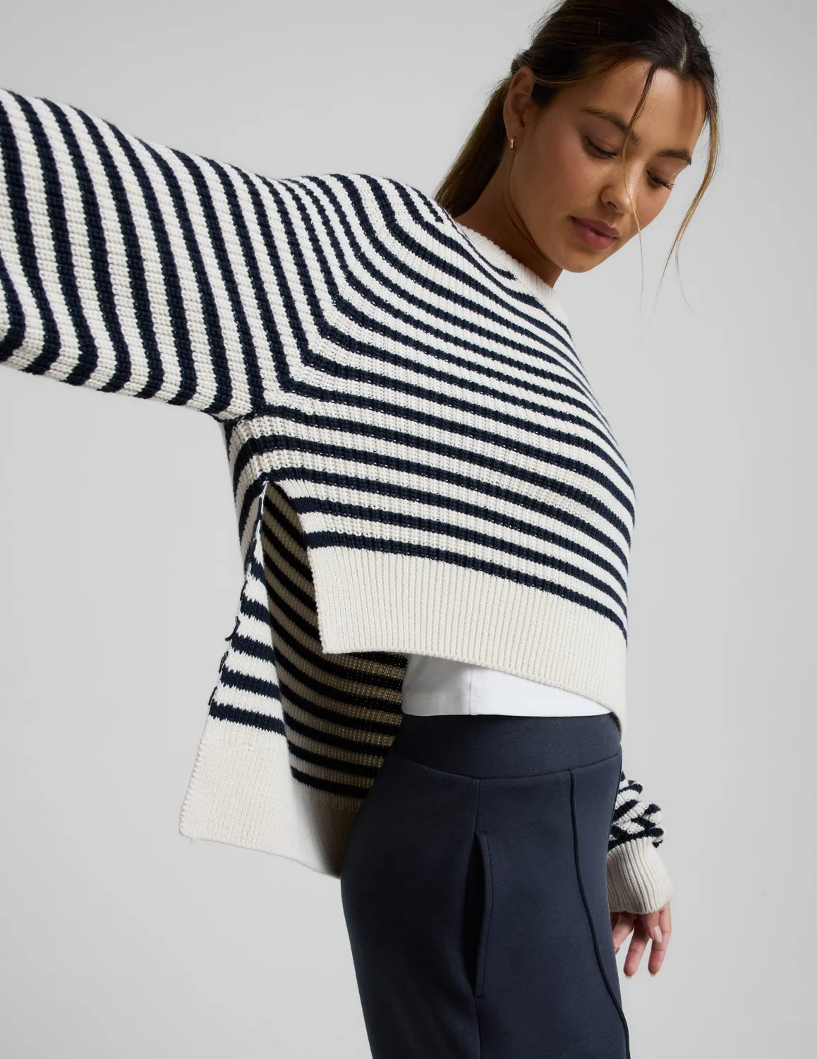 Beyond Yoga Ready For Anywhere Hi Lo Sweater tröja Nocturnal Navy Stripe