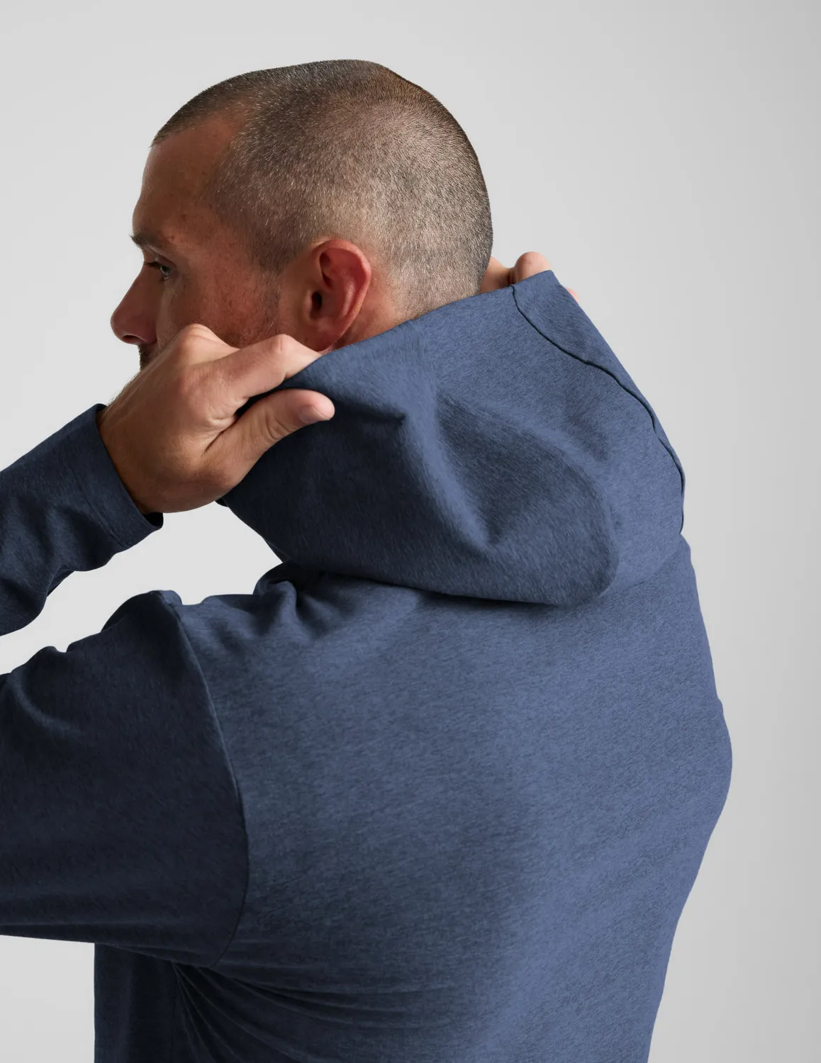 Beyond Yoga Spacedye Go-To hoodie herr indigo fukttransporterande