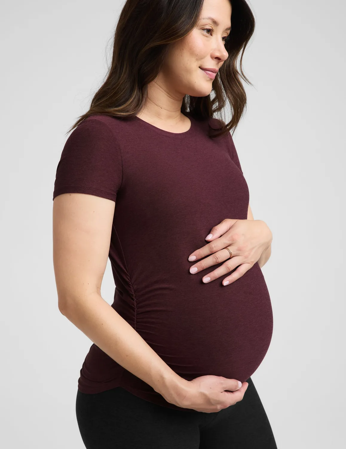 Beyond Yoga Featherweight One & Only Maternity Tee vinröd