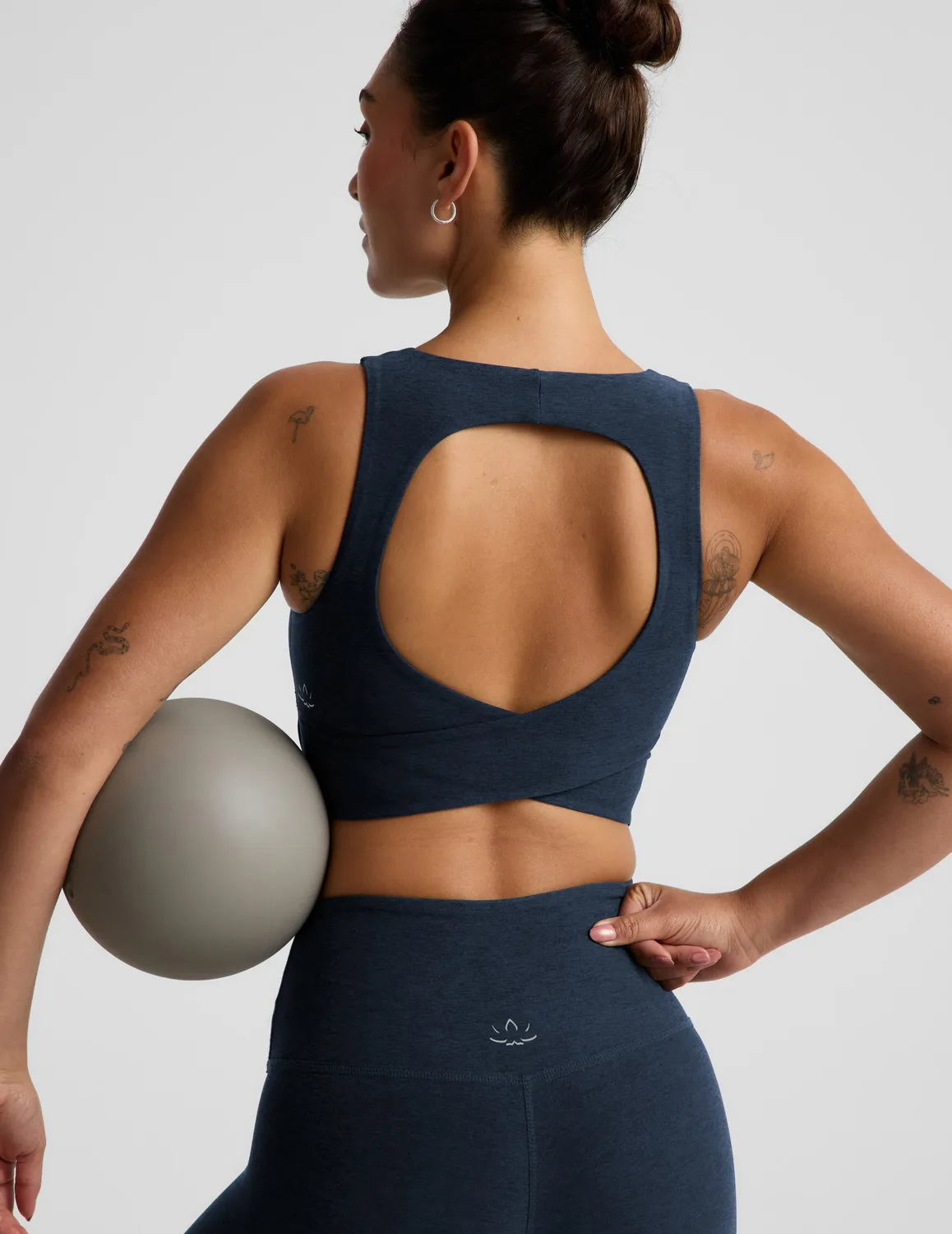 Beyond Yoga Spacedye Twister Cropped Tank croptop Nocturnal Navy inbyggd-bh