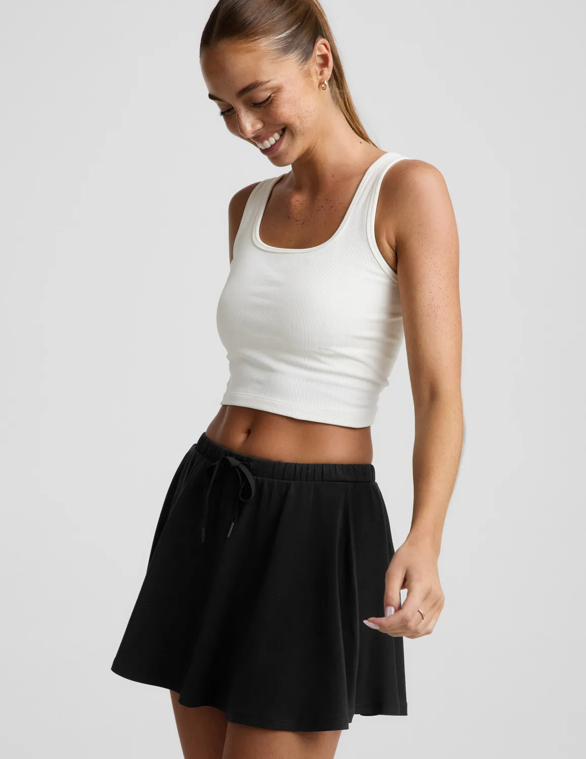 Beyond Yoga Sport Active Drawcord Mini Skirt träningskjol svart