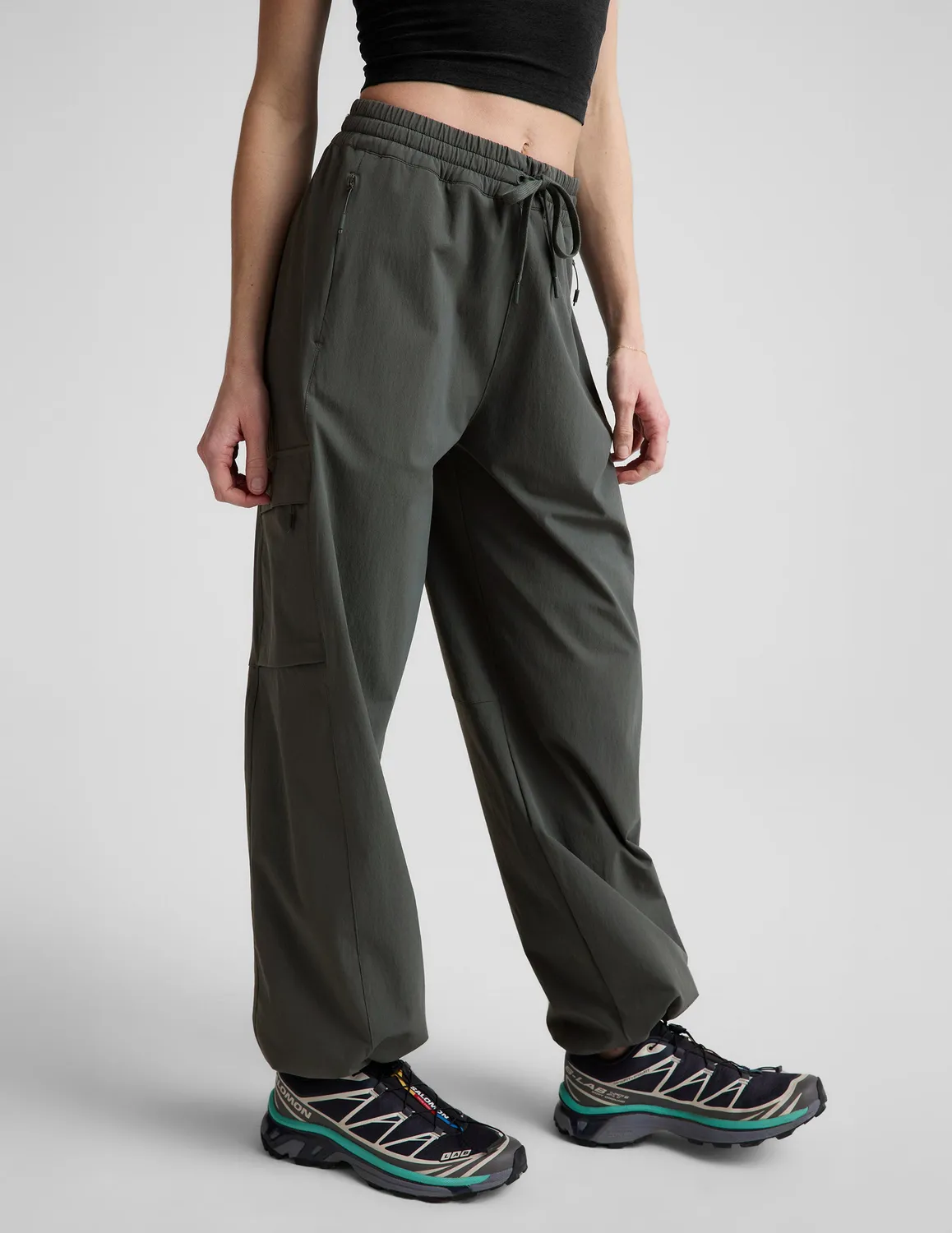 Beyond Yoga Peak Pant friluftsbyxor slate green fickor